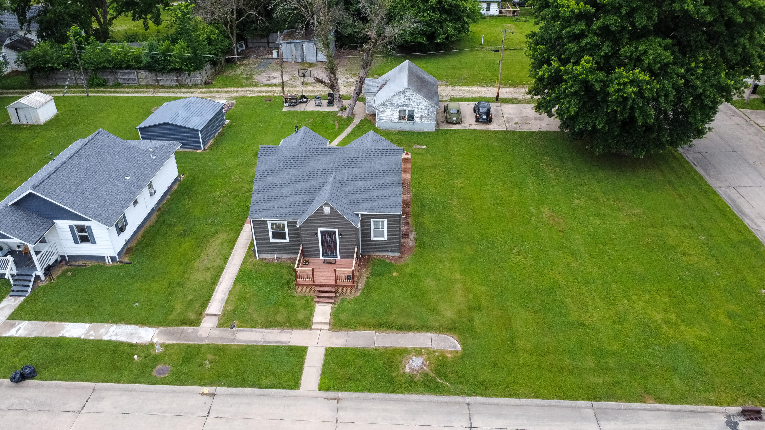1321 N Olive St Property Photo 3