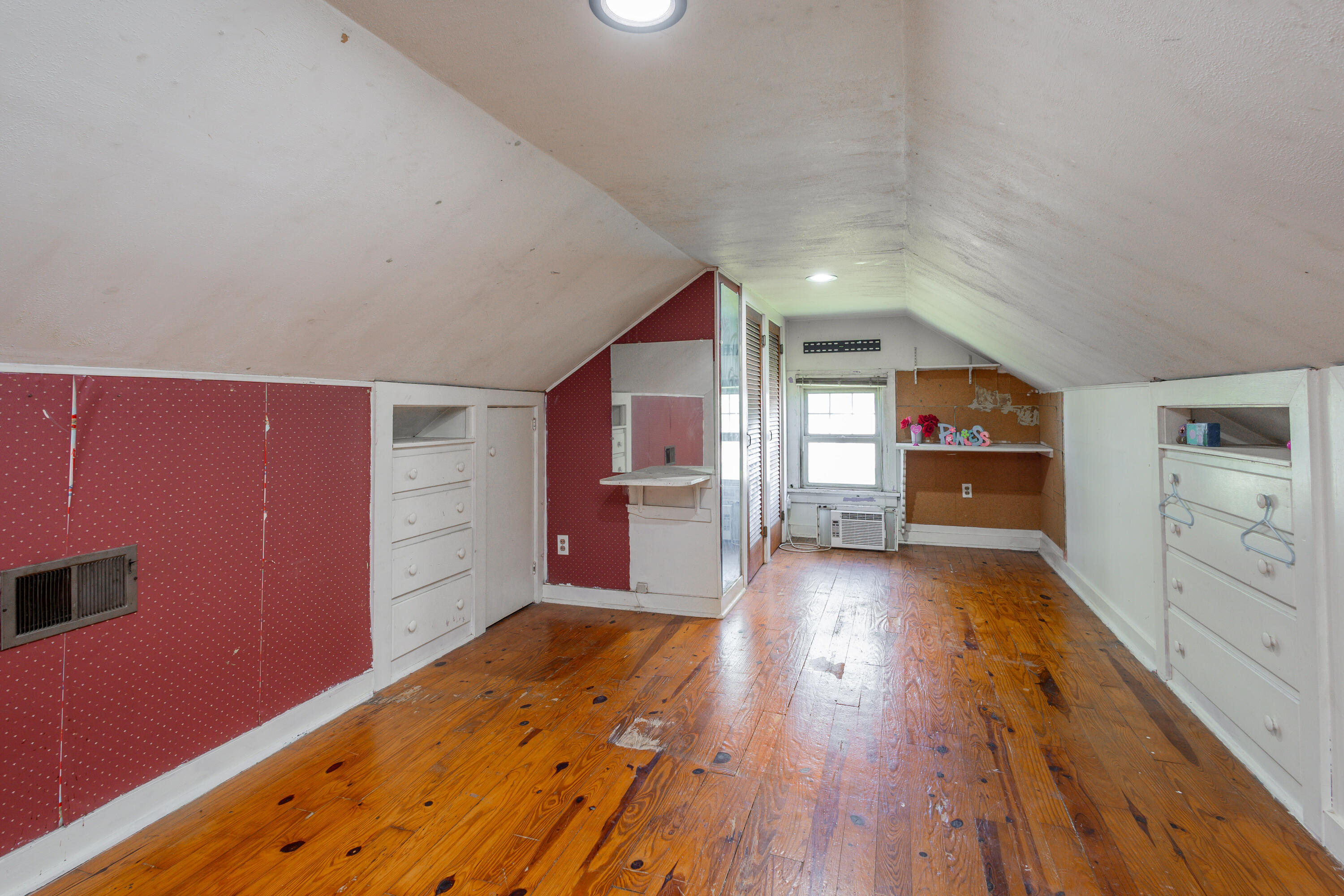 1321 N Olive St Property Photo 17