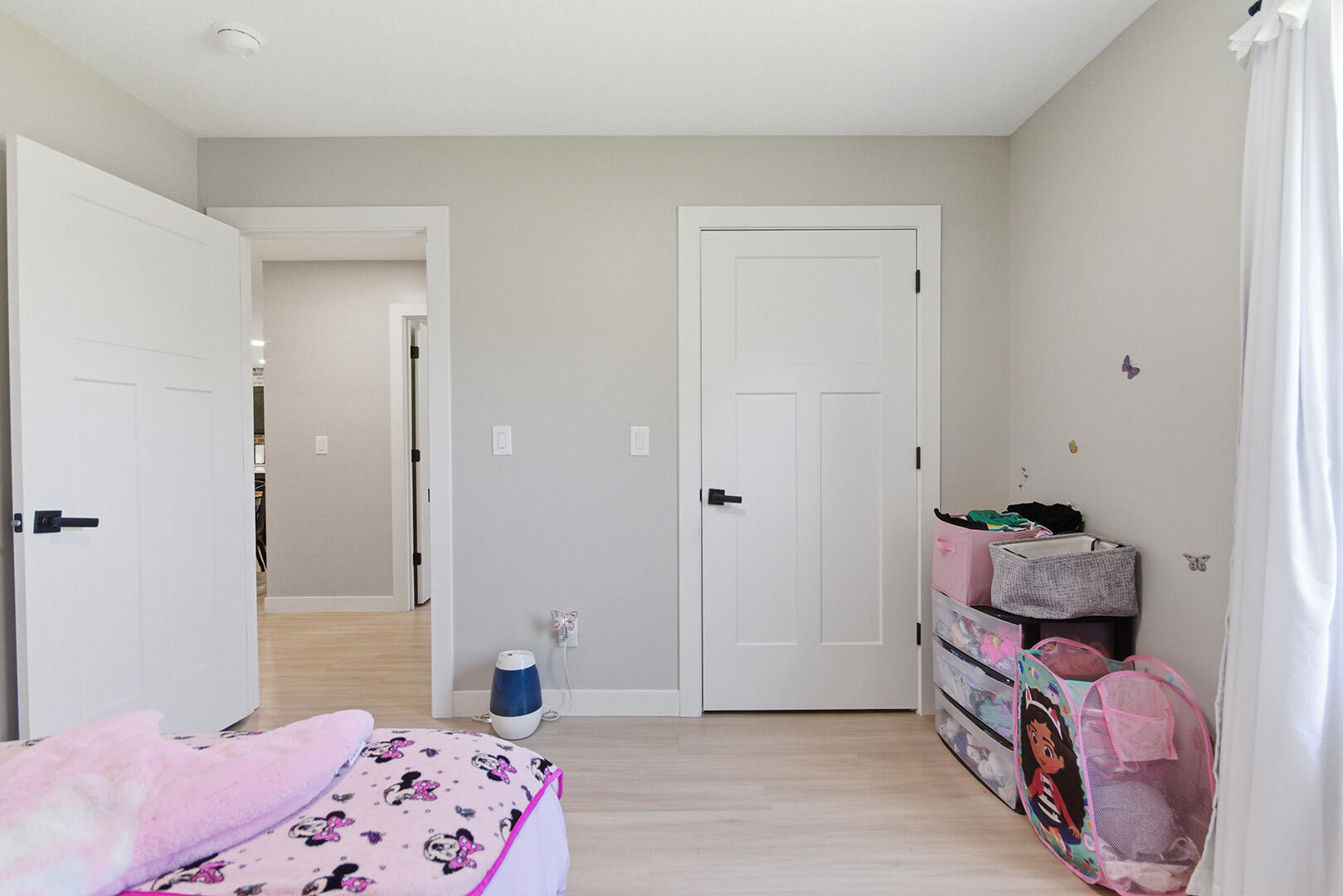415 E Burks St Property Photo 31
