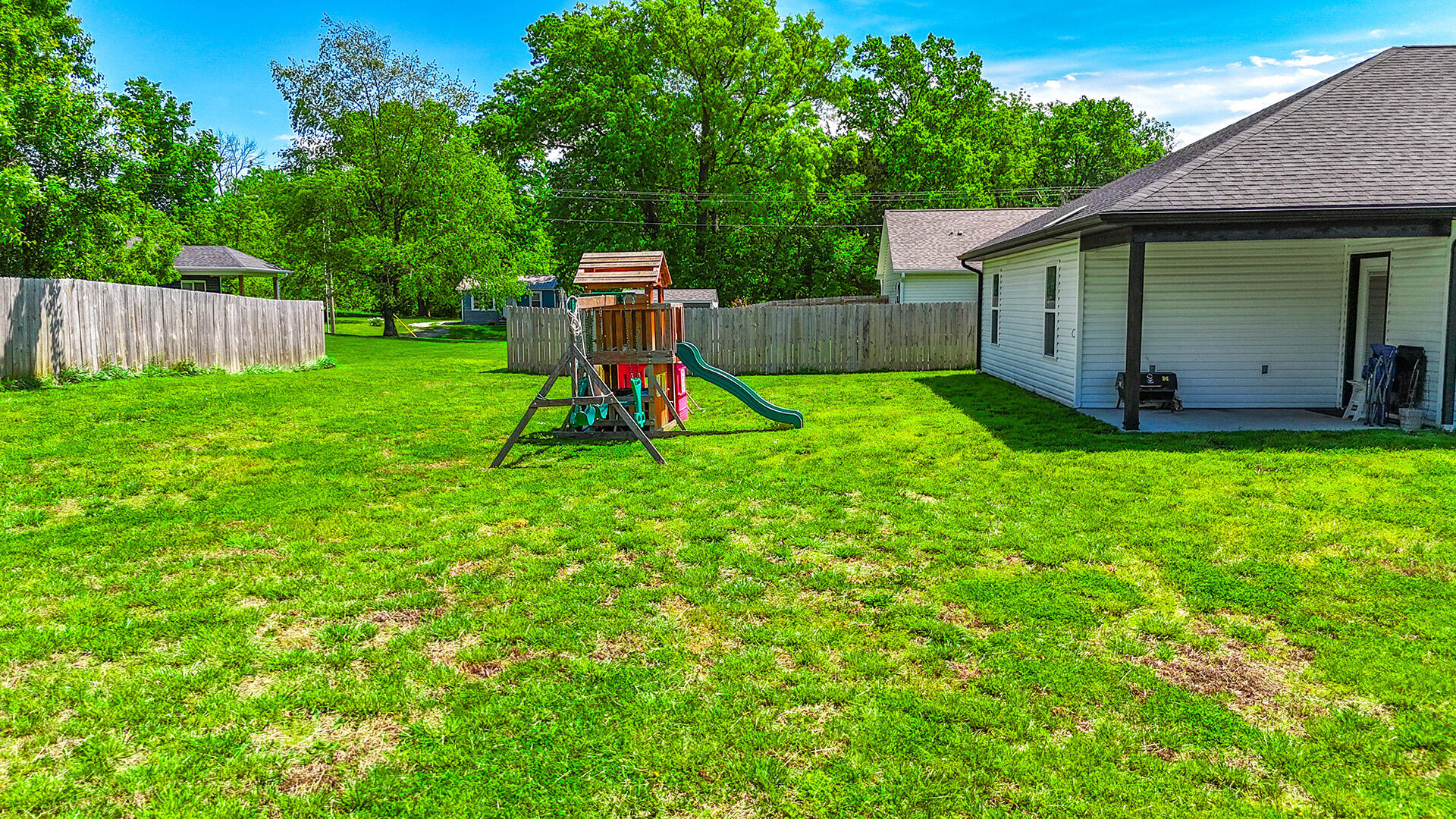 415 E Burks St Property Photo 40