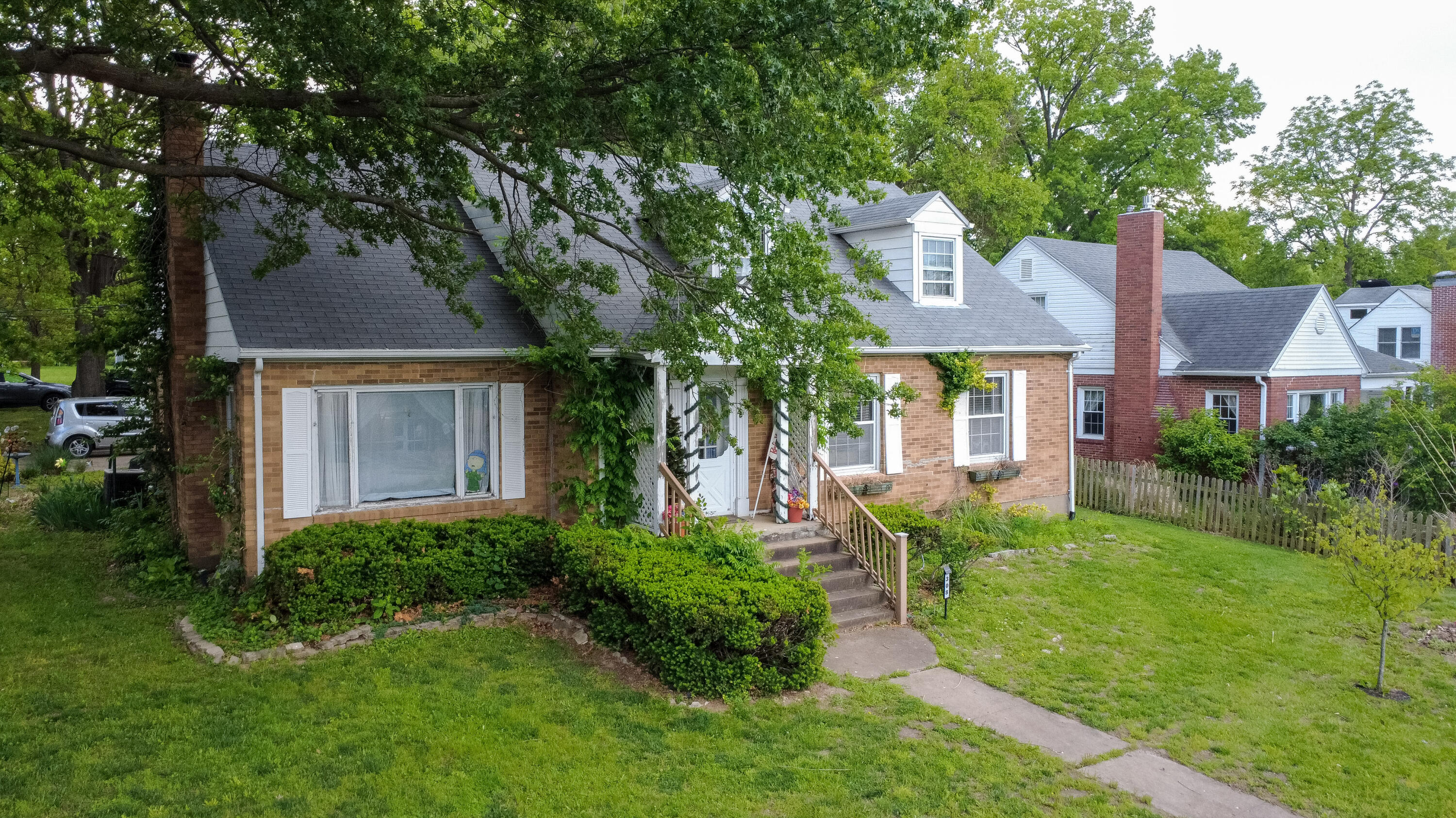 308 W Blvd N Property Photo 2