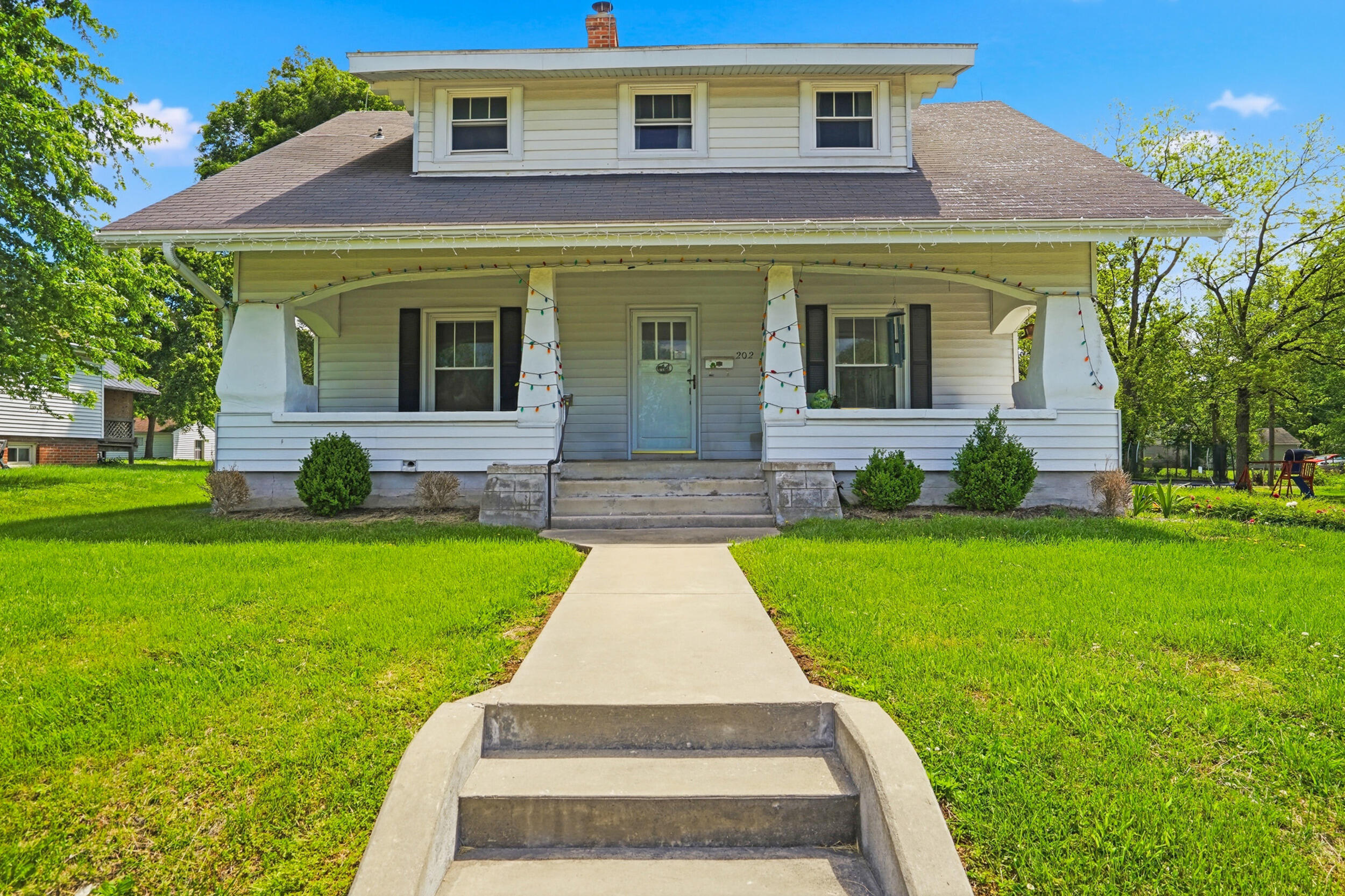 202 S Cleveland St Property Photo 1