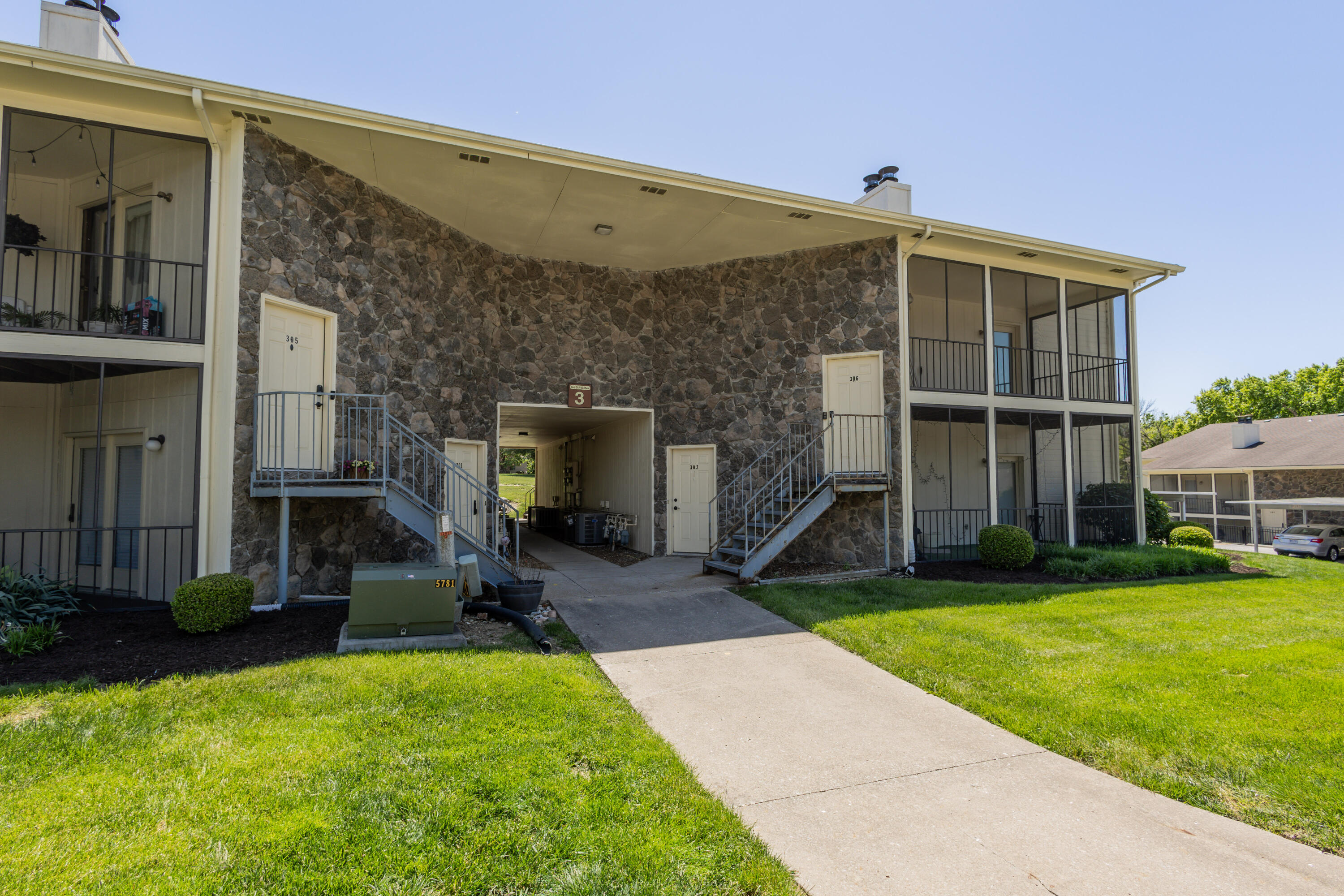 306 Park Deville Pl Property Photo 1