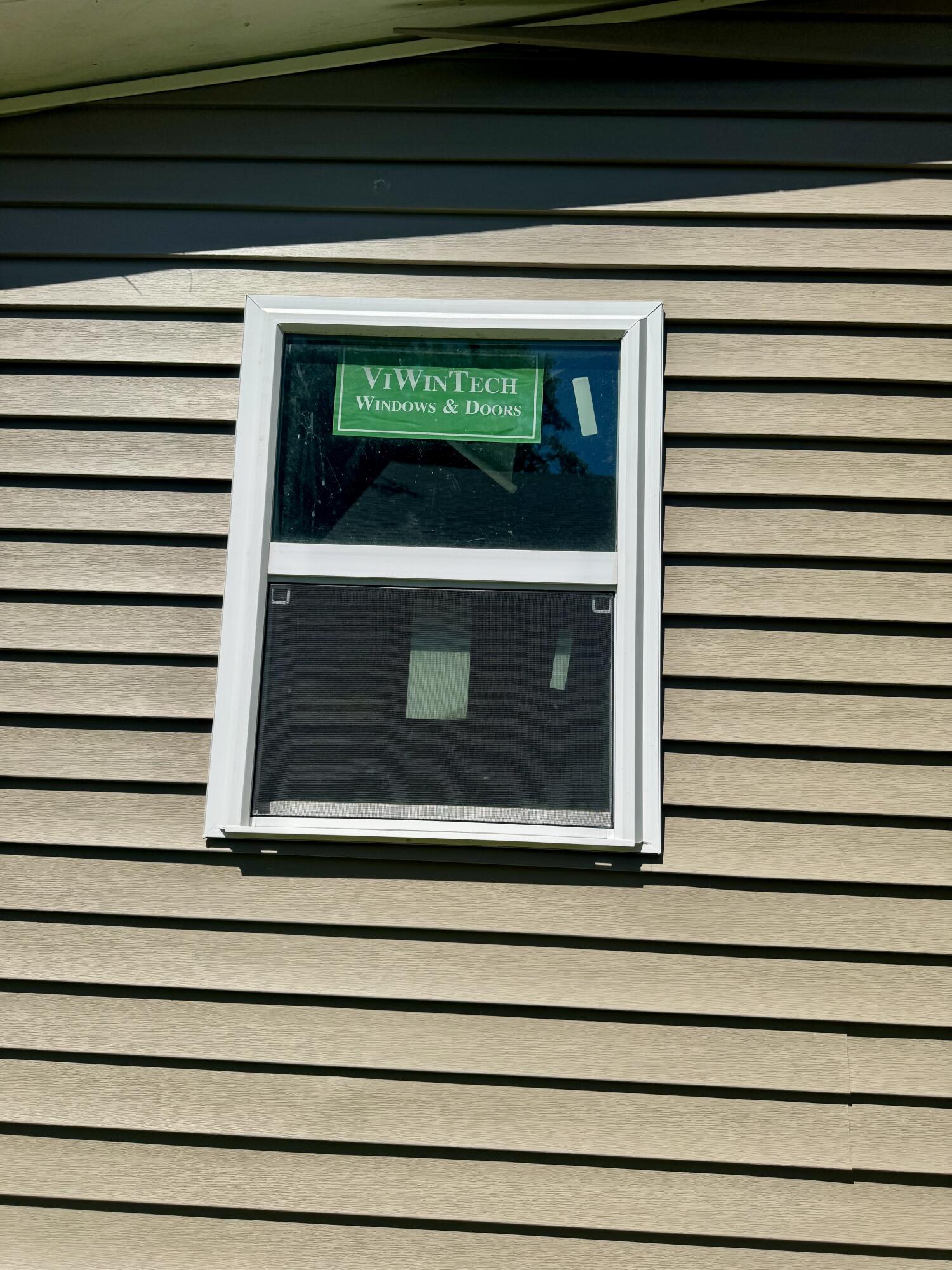 912 Bond St Property Photo 2