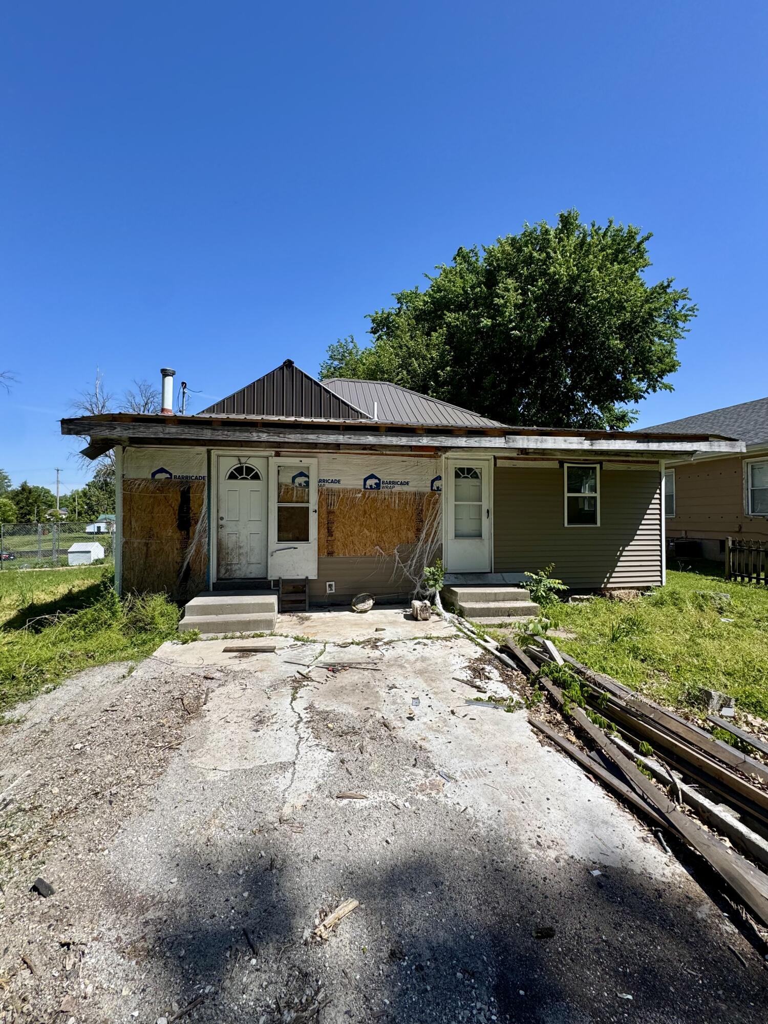 912 Bond St Property Photo 3