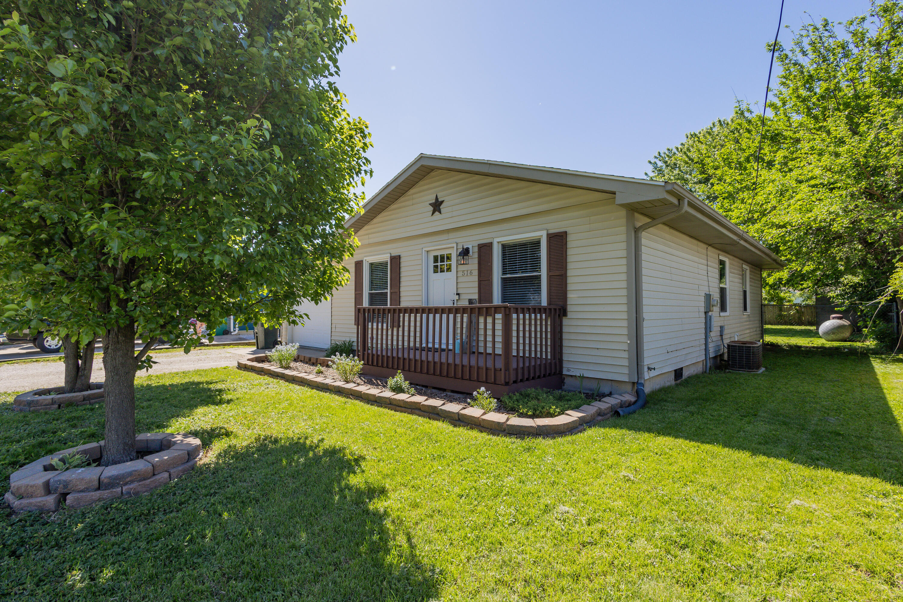 516 Austin St Property Photo 1