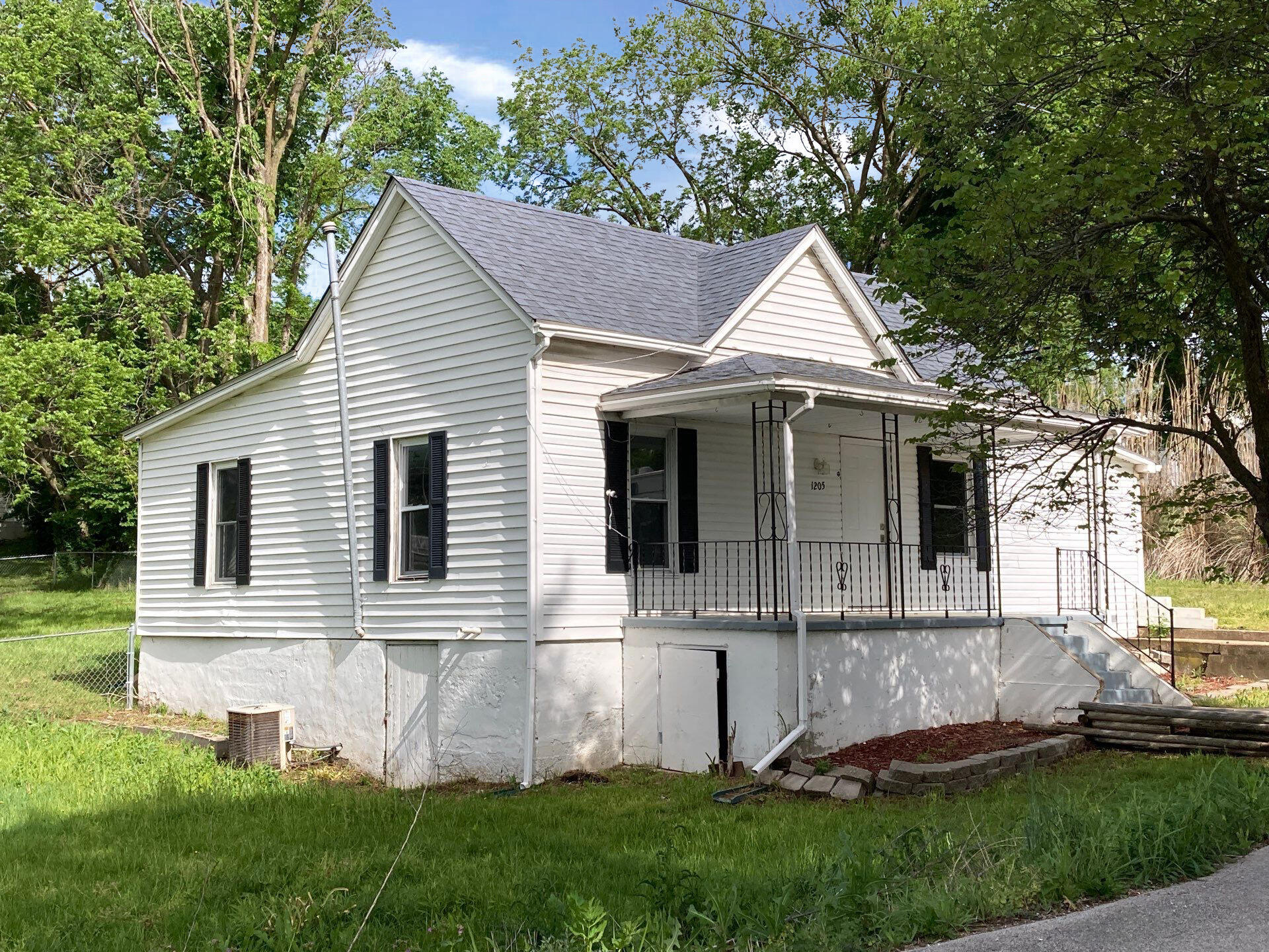 1205 Madison St Property Photo 1