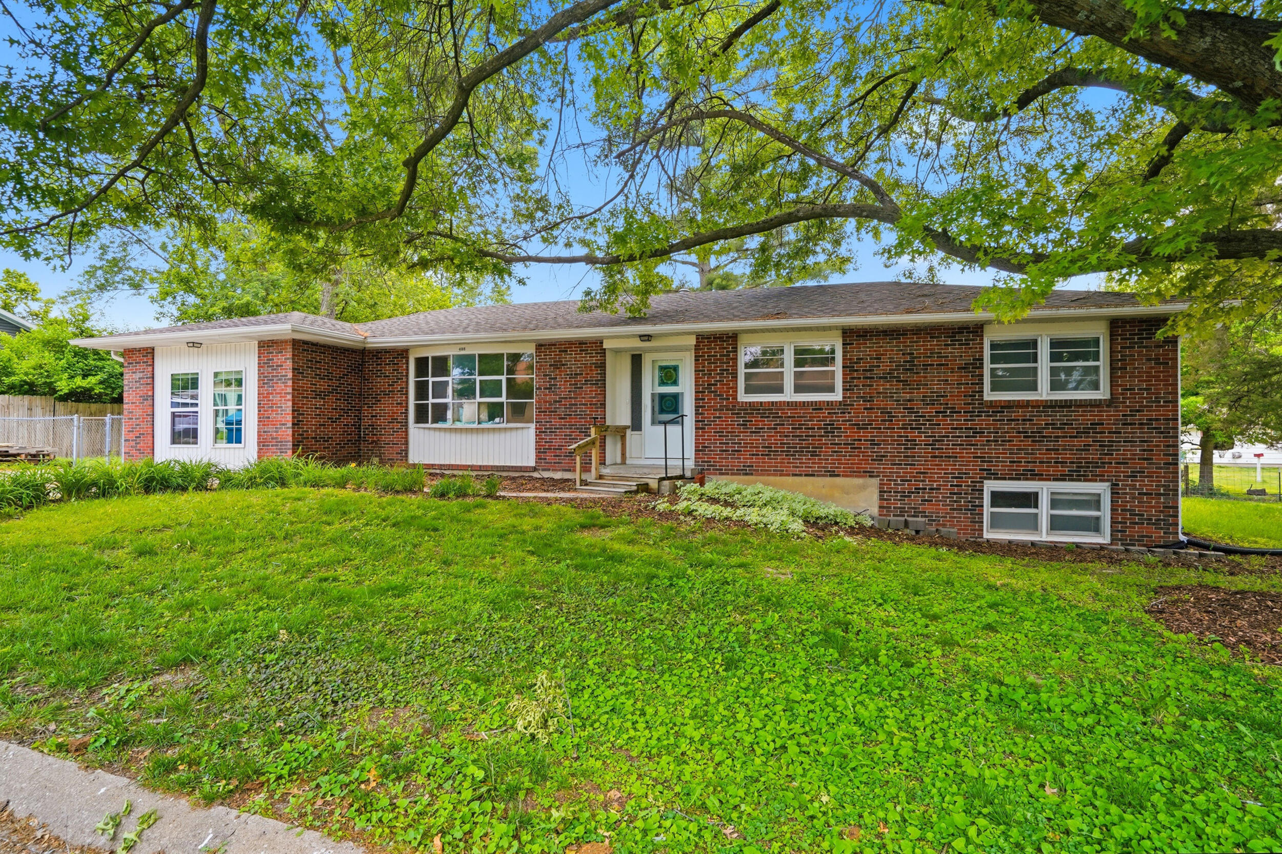 408 Meadow Ln Property Photo 1