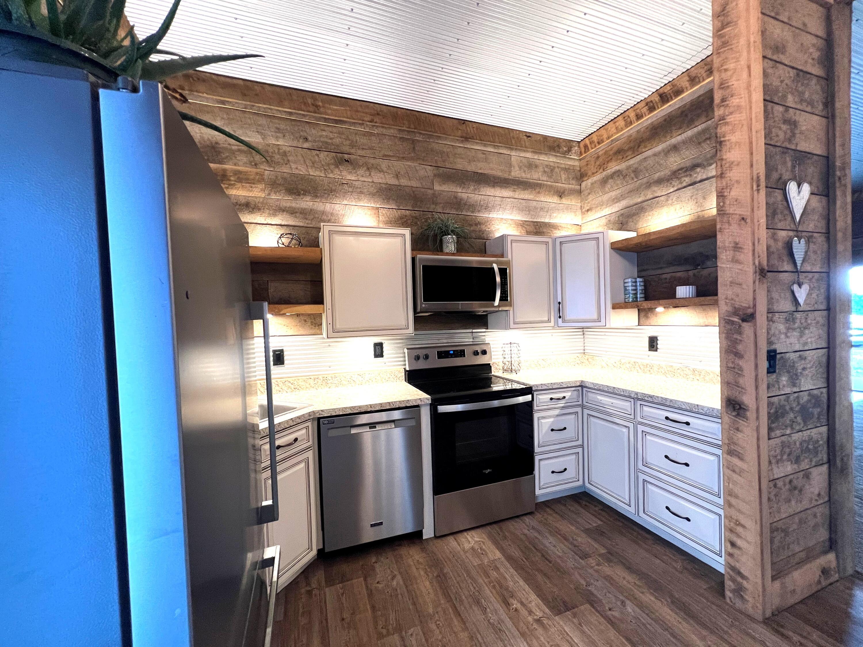 13985 N Property Photo 6