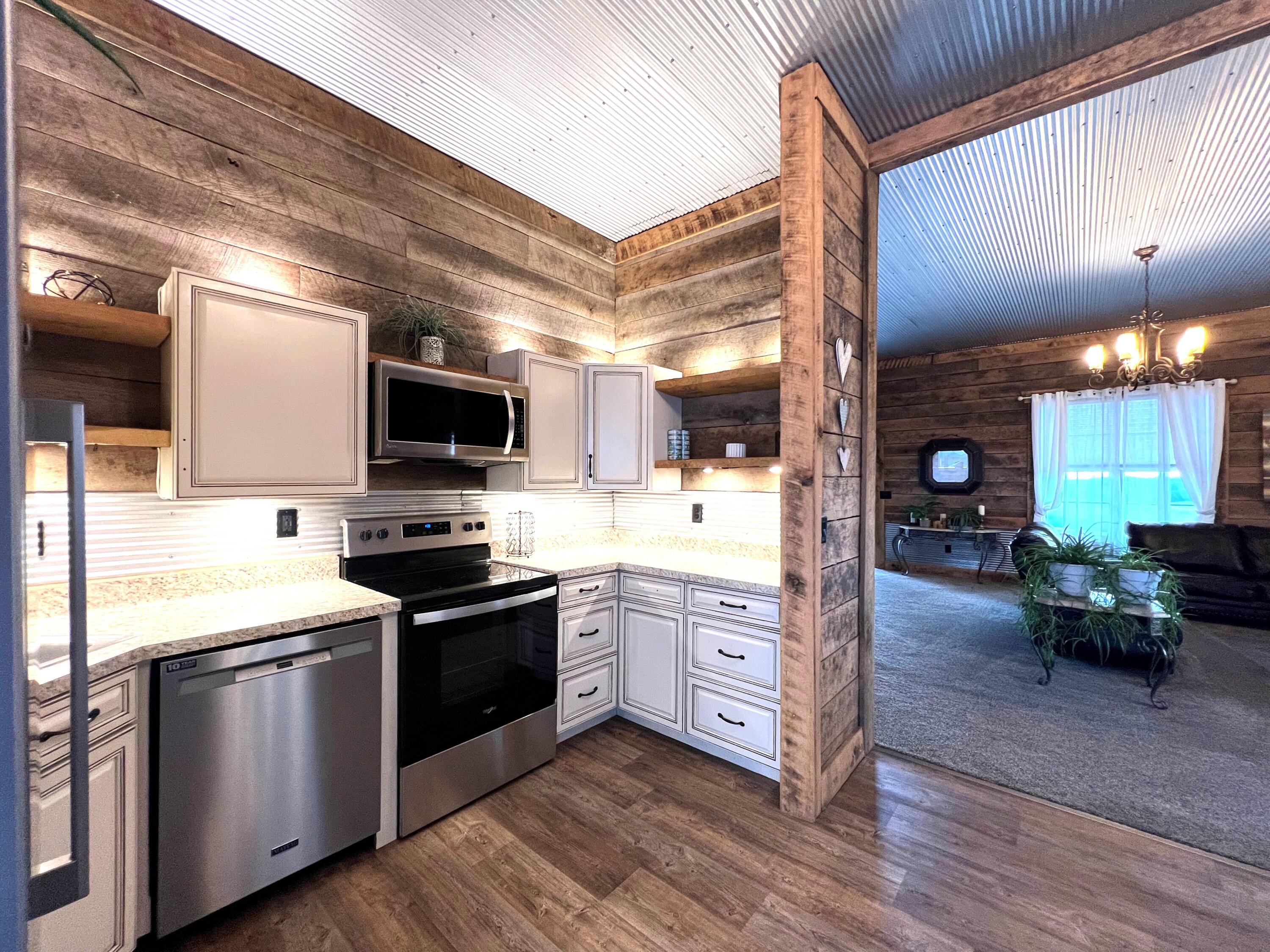 13985 N Property Photo 7