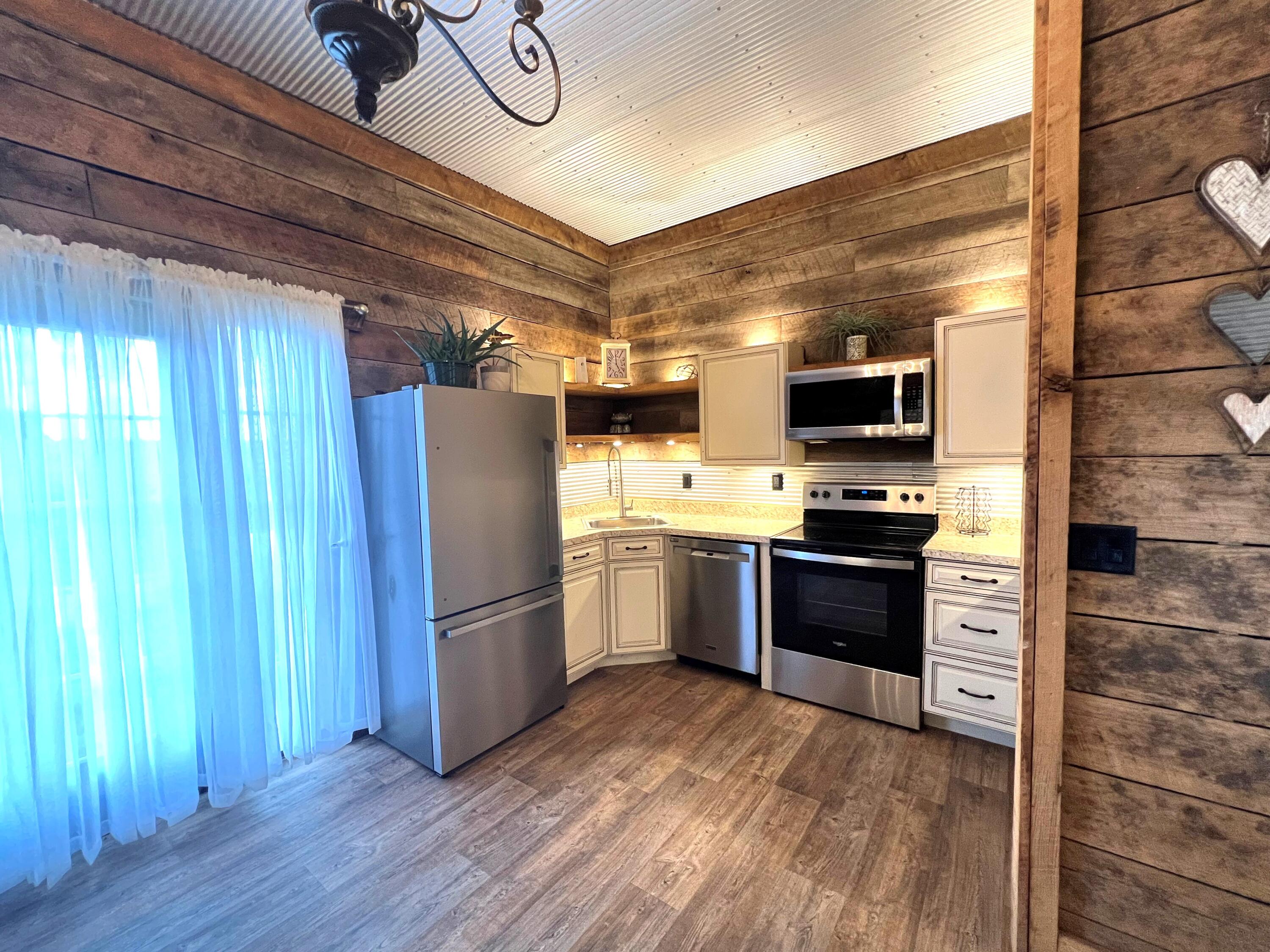 13985 N Property Photo 8
