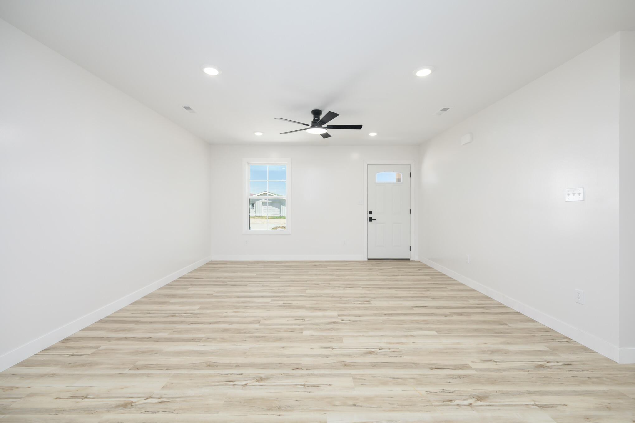 104 Love St Property Photo 2