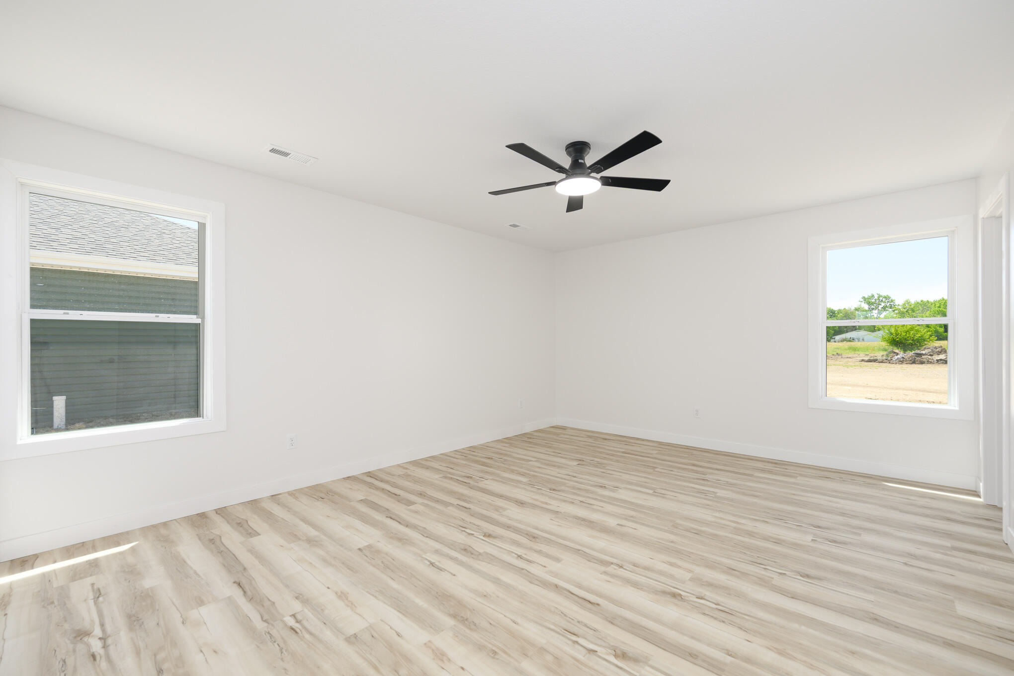 104 Love St Property Photo 5