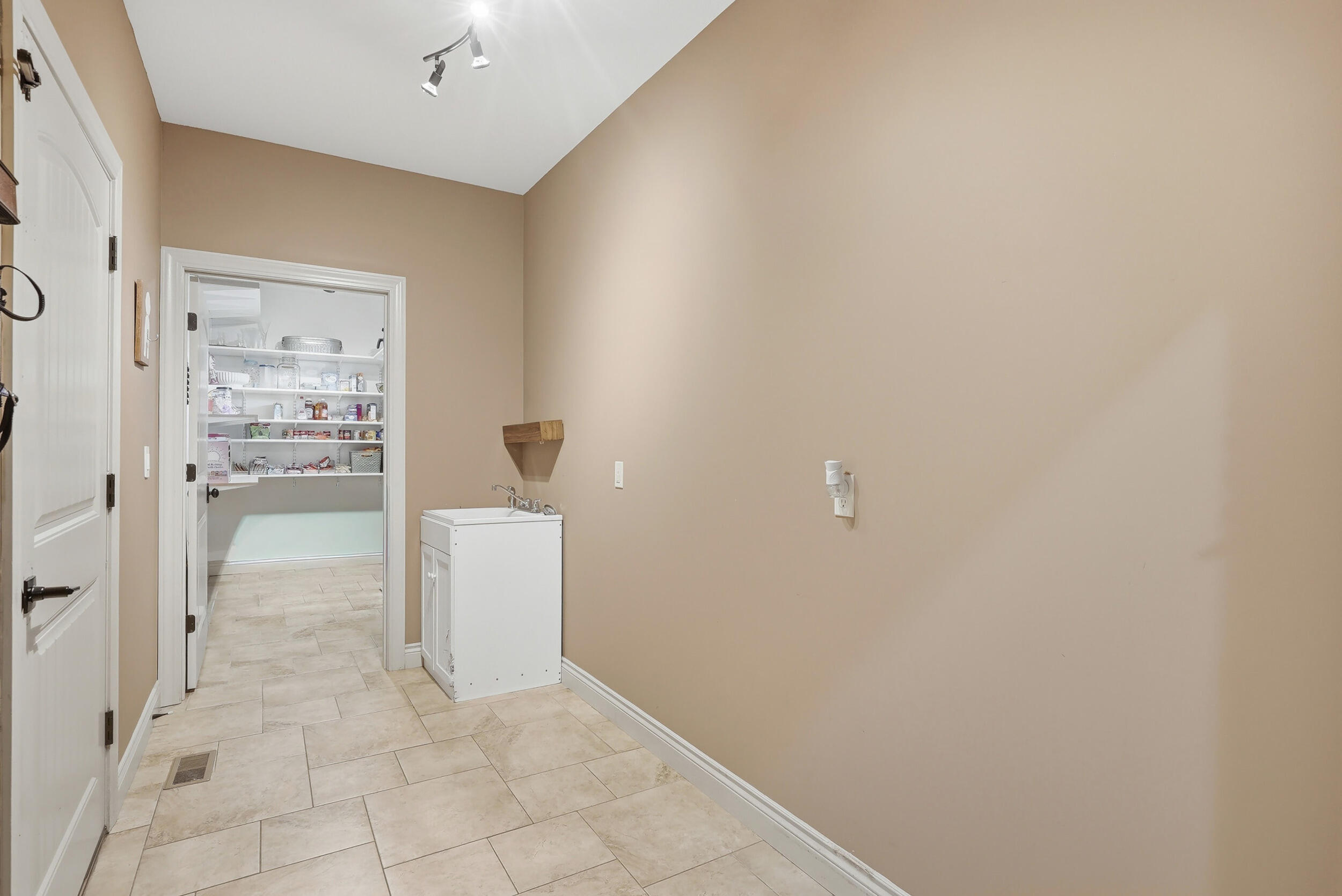 3710 Atwood Ct Property Photo 17