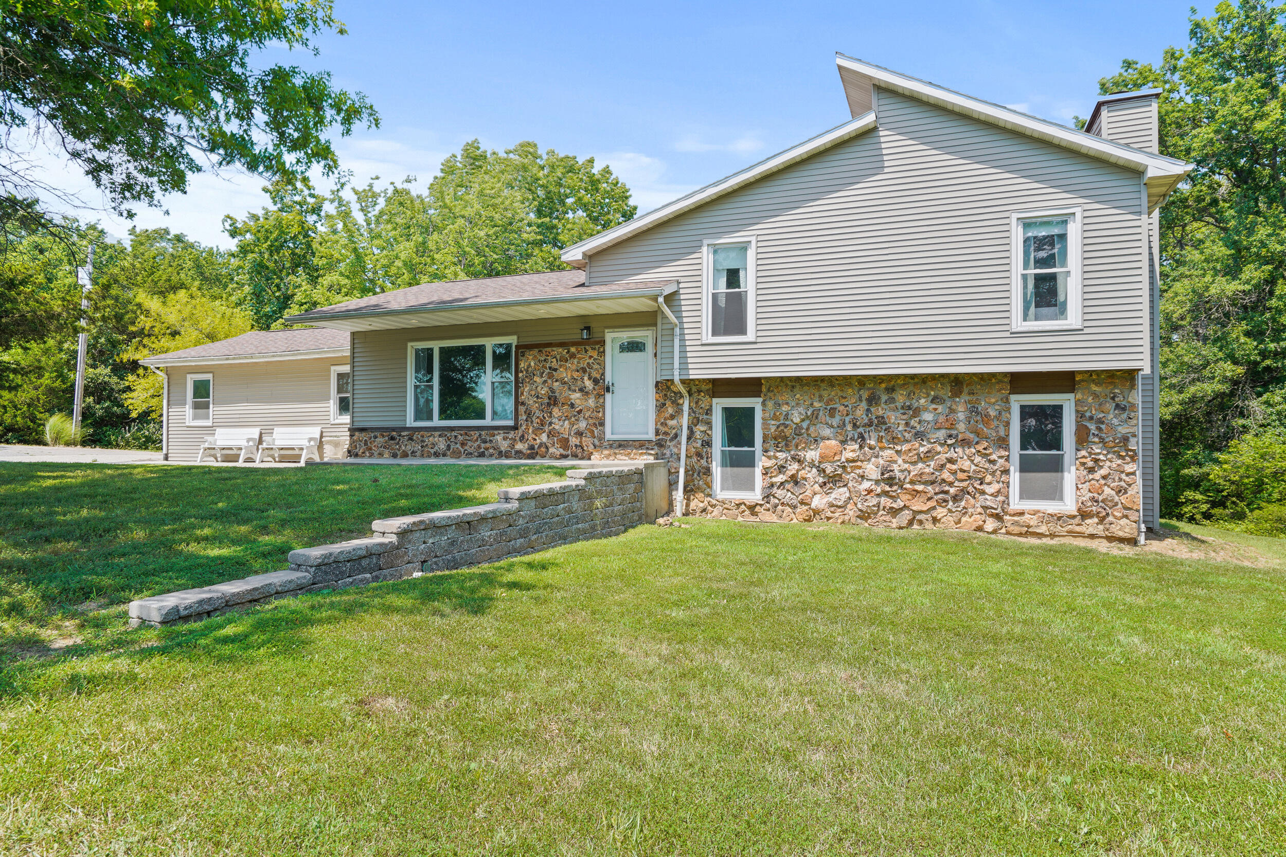 205 W Akeman Bridge Rd Property Photo 1