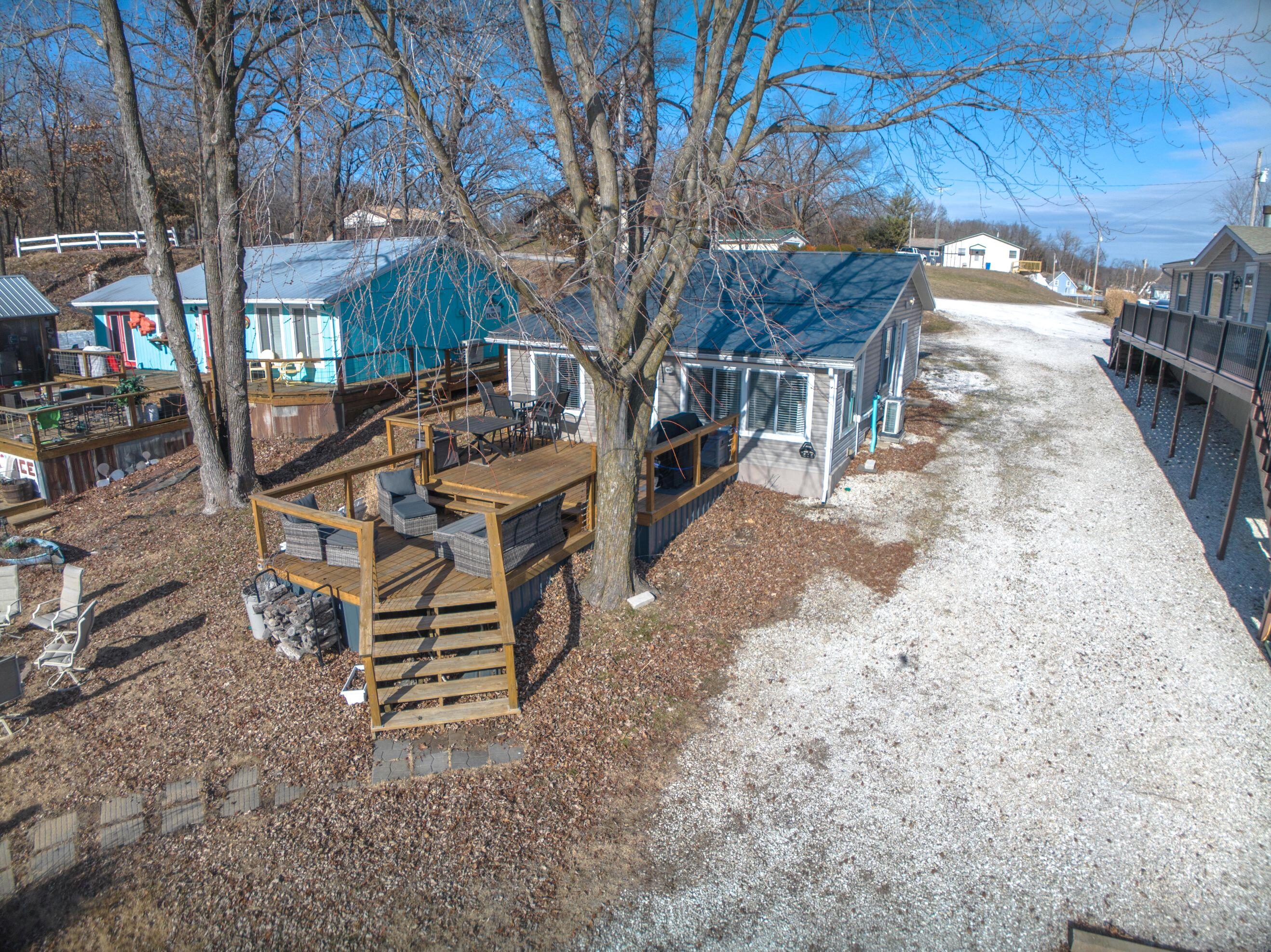 425 W Shore Dr Property Photo 1