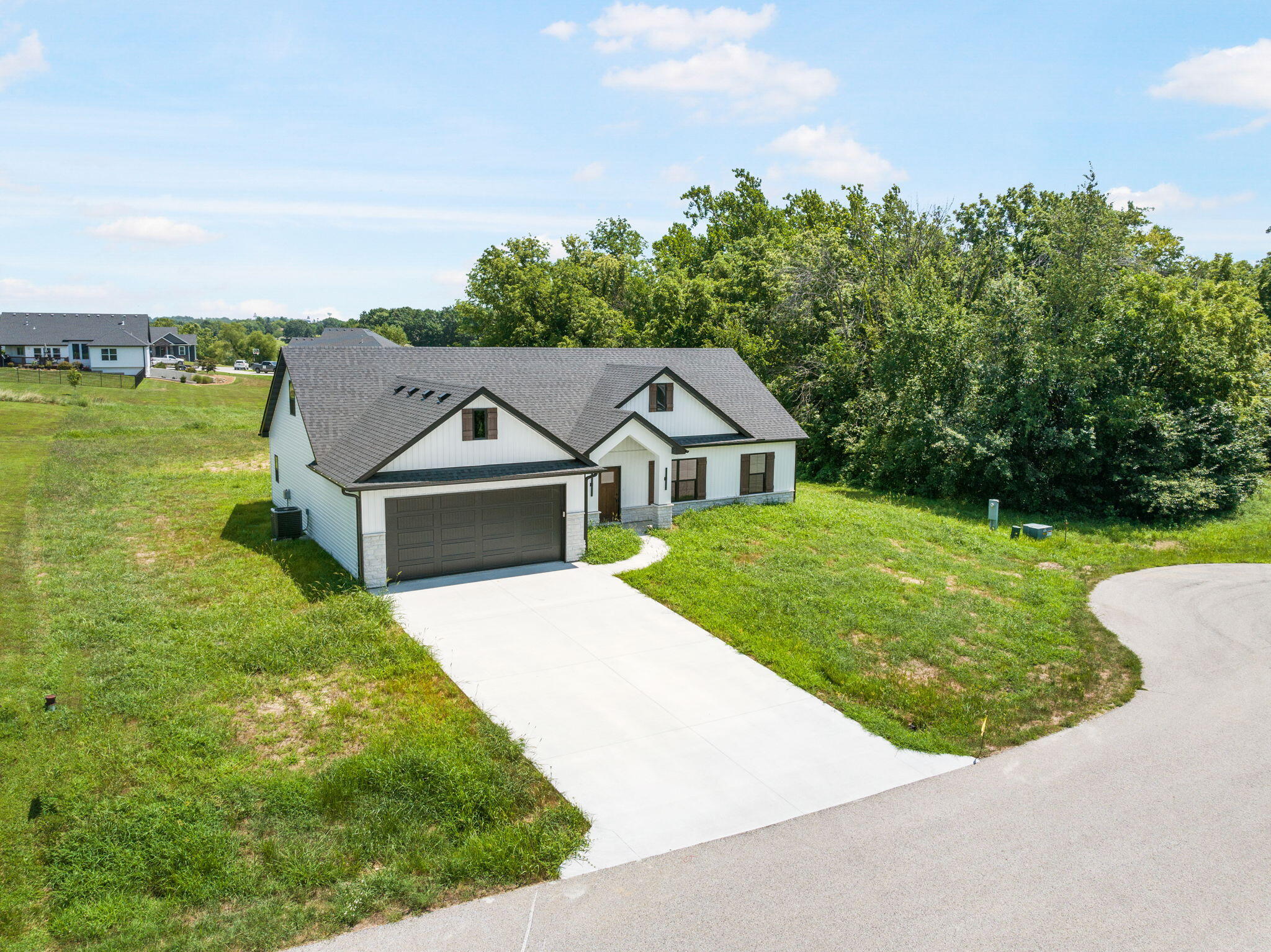 17347 Olivia Ct Property Photo 4