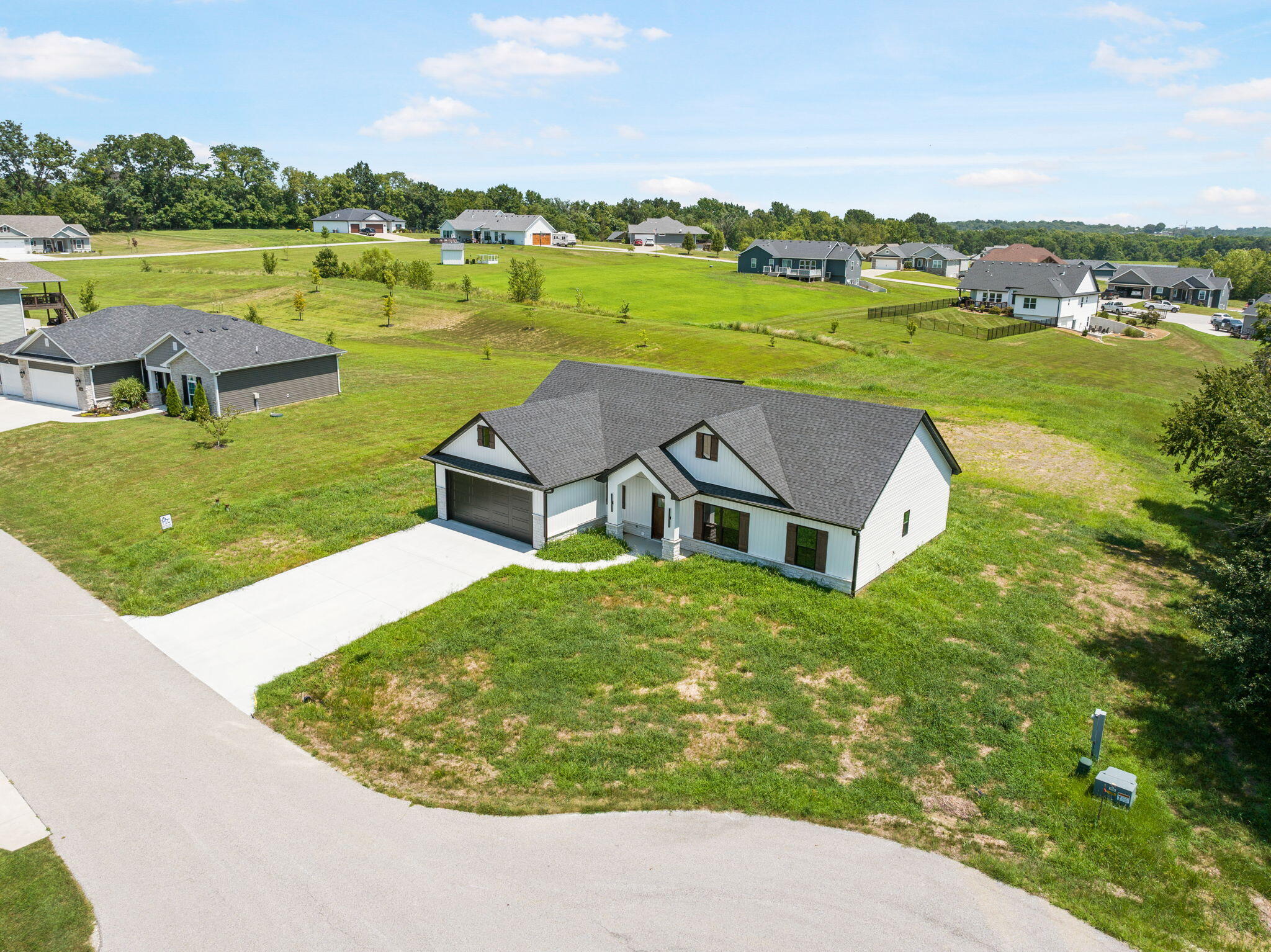 17347 Olivia Ct Property Photo 5