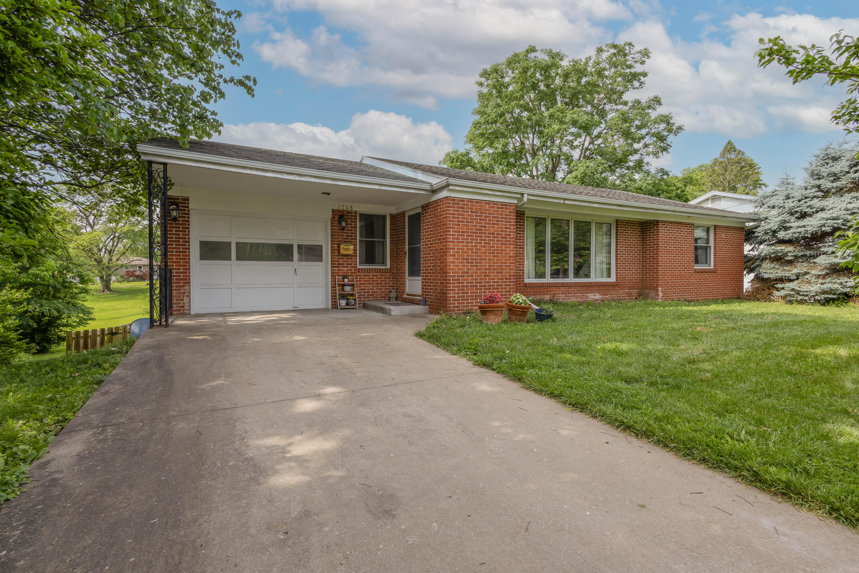 1708 Mcalester St Property Photo 1