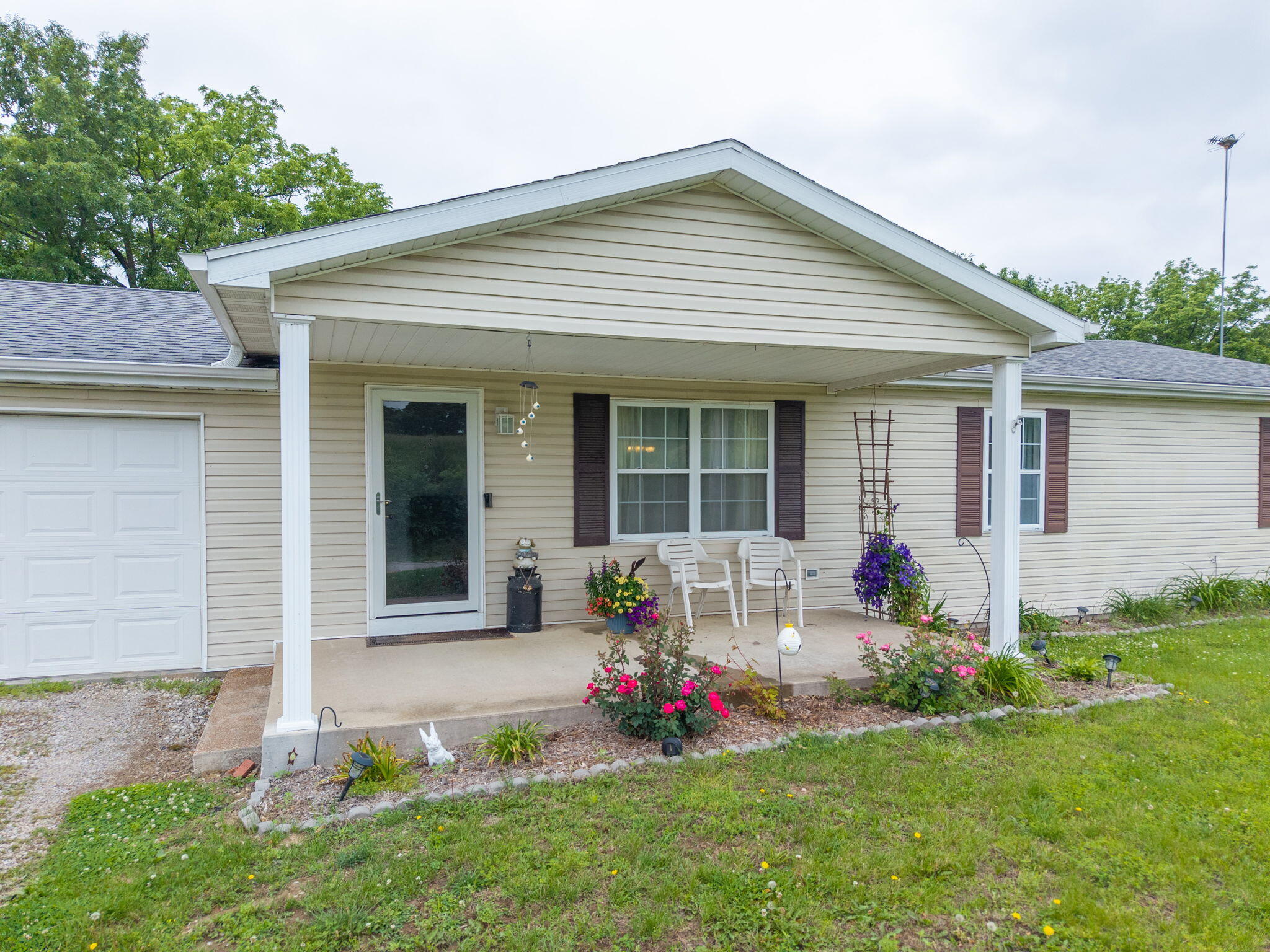 185 Highway 124 Property Photo 1