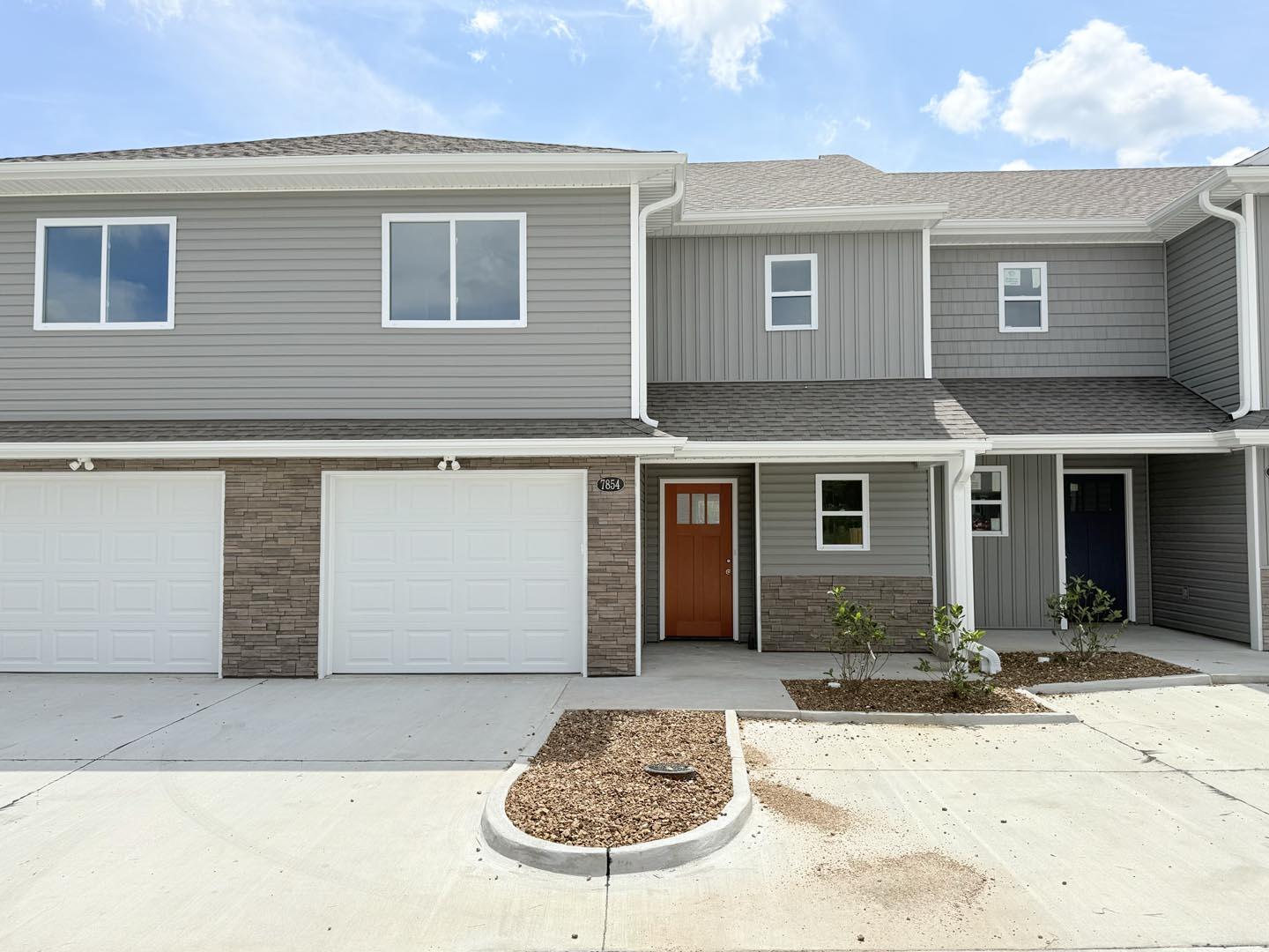 7854 N Glen Meadow Dr 17 Property Photo 1