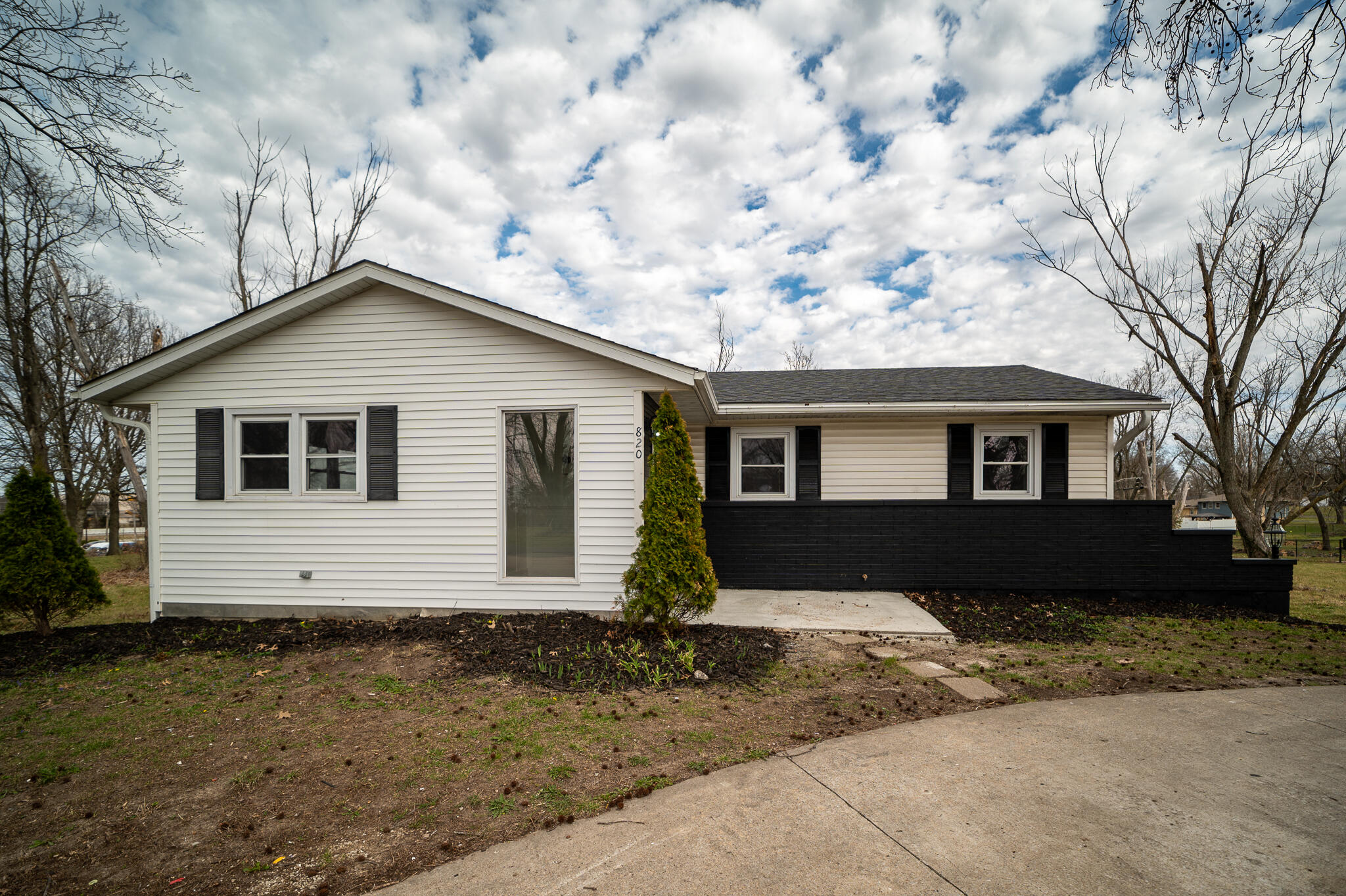 820 N West Park Ln Property Photo 1