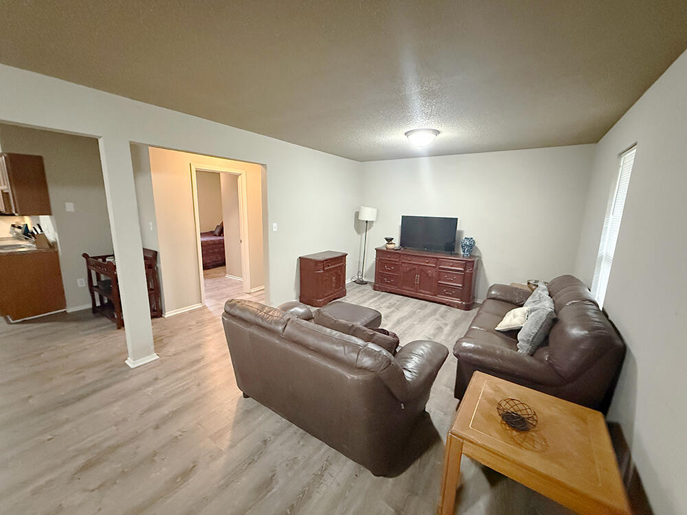 212 Wheaton Ct Property Photo 3