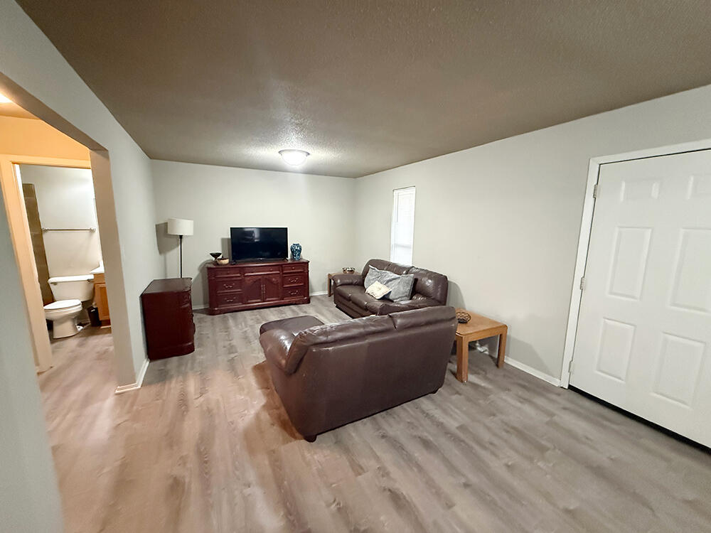 212 Wheaton Ct Property Photo 5