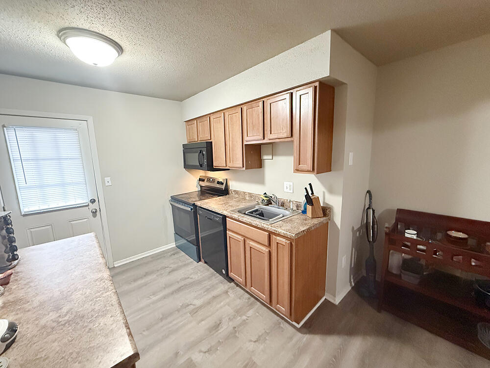 212 Wheaton Ct Property Photo 8