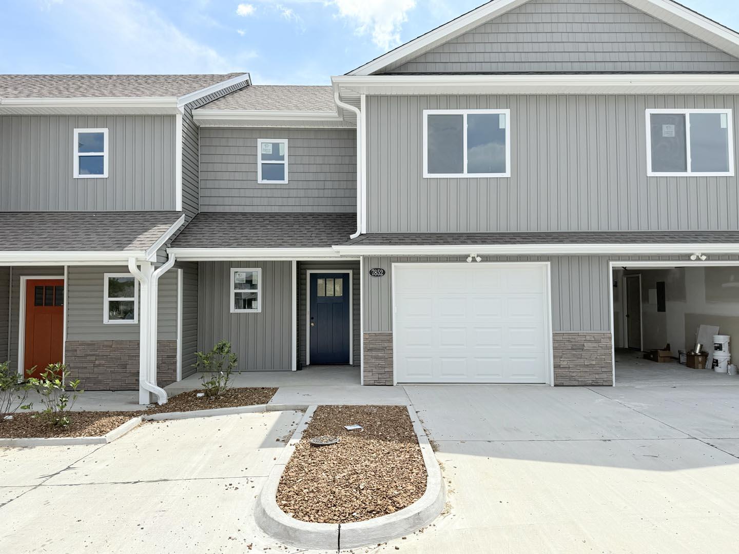 7852 N Glen Meadow Dr 16 Property Photo 1