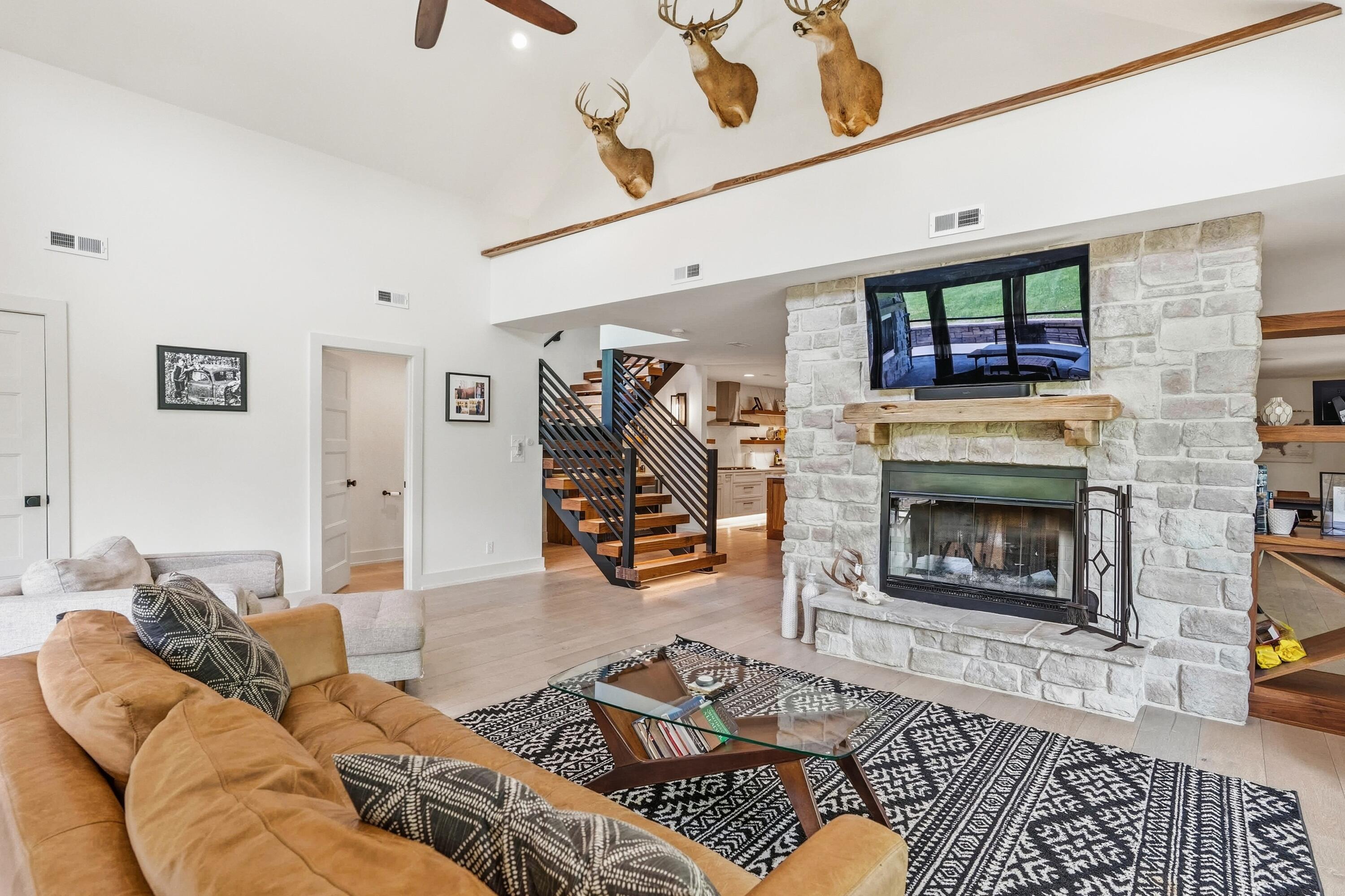 5701 E Flintstone Ln Property Photo 15