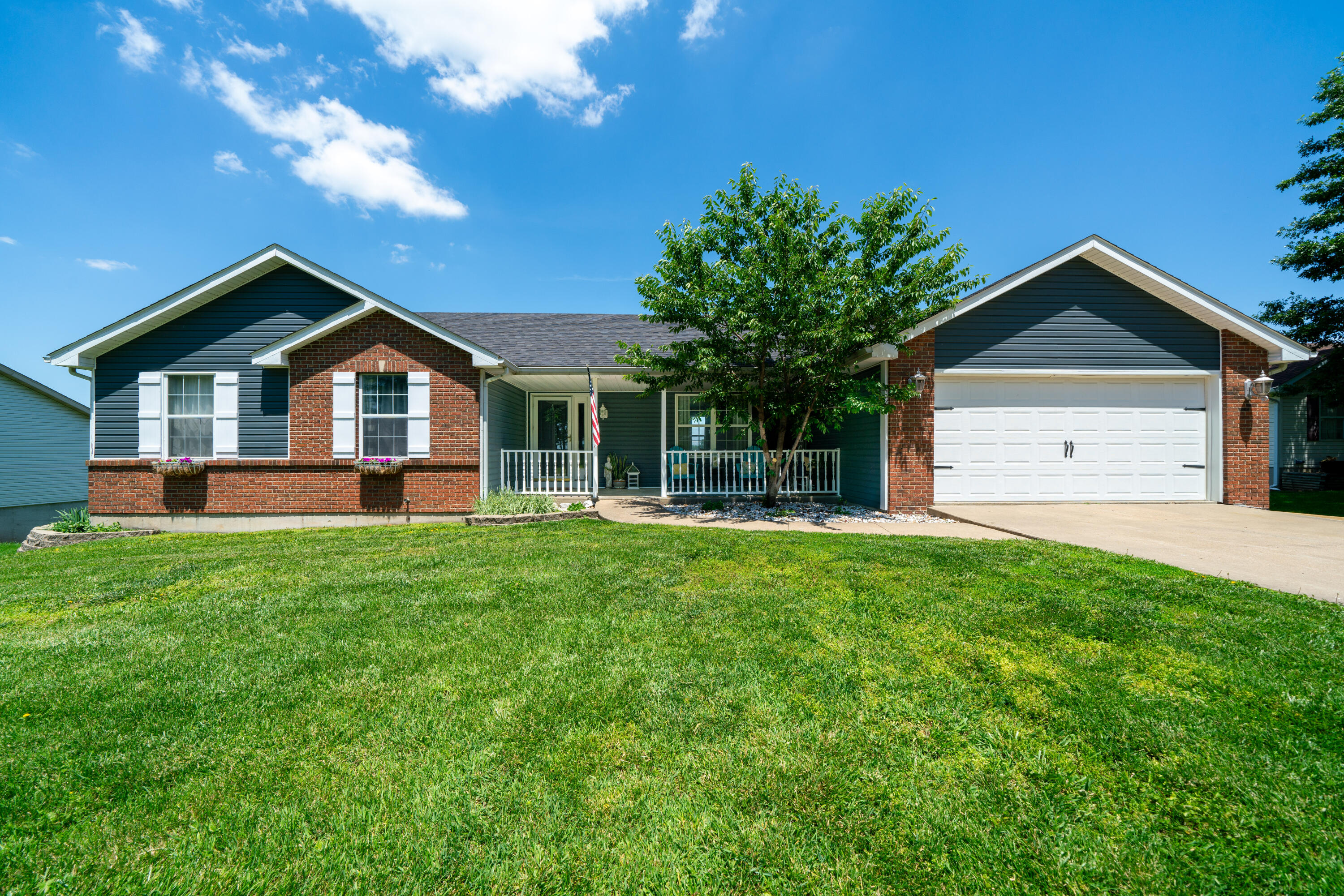 16917 Holiday Cir Property Photo 1