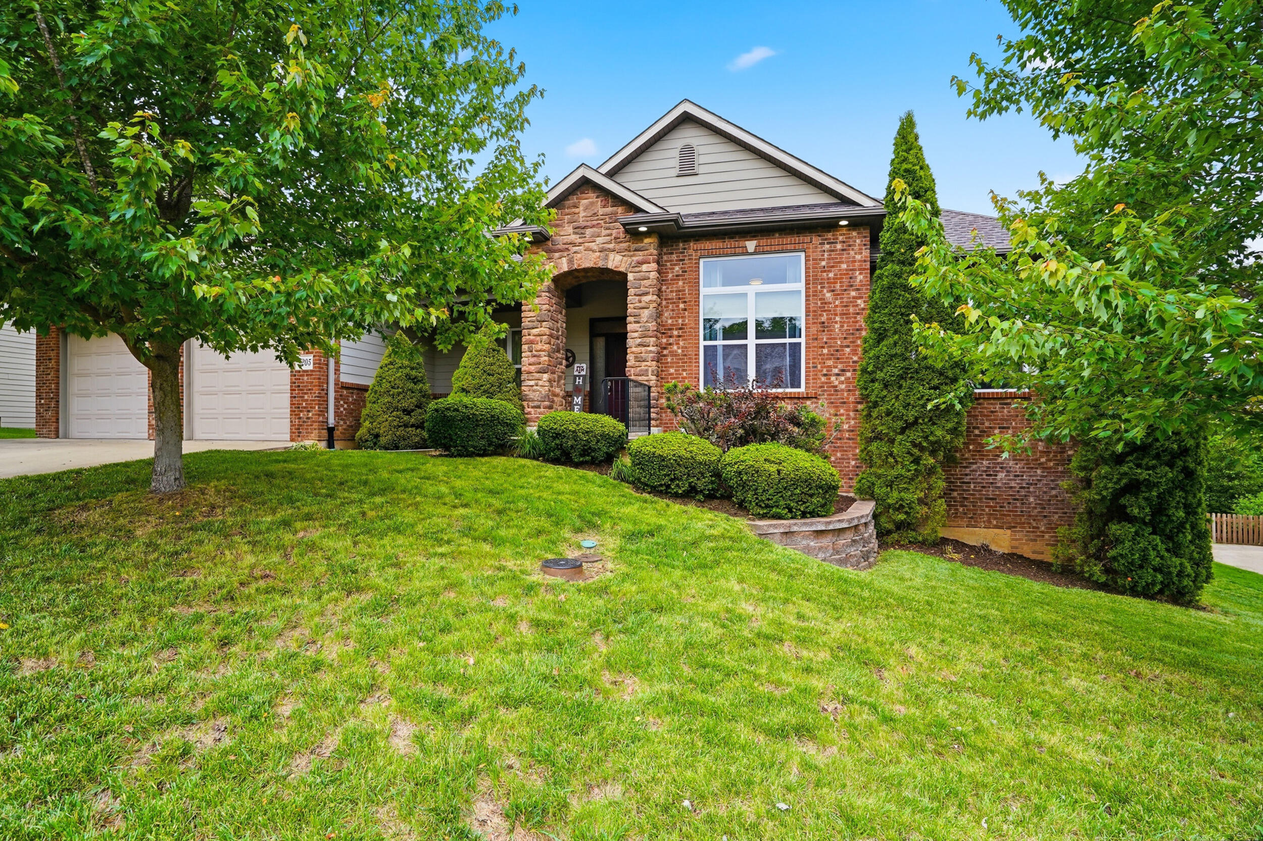 2205 Oak Harbor Ct Property Photo 1