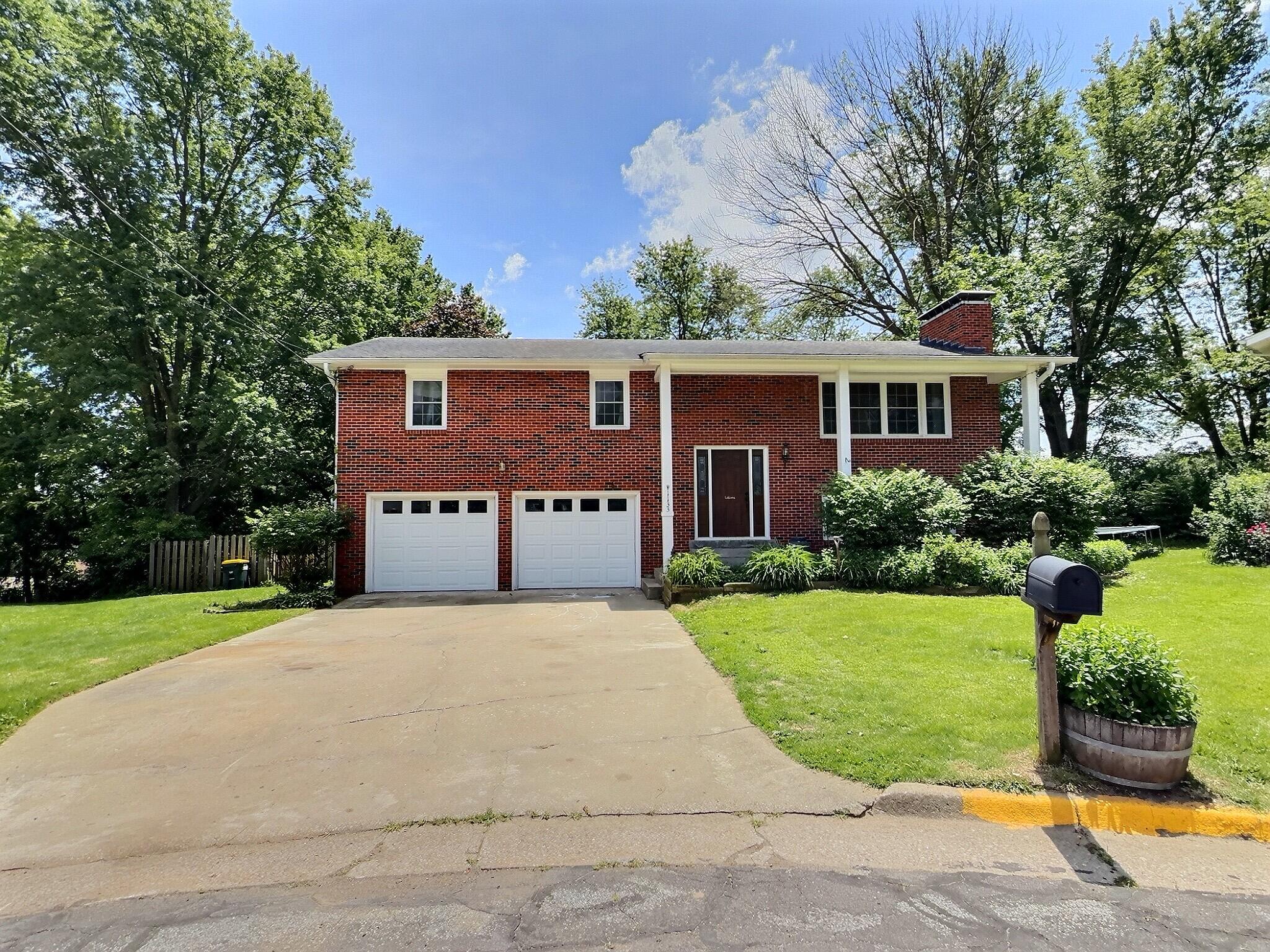 1133 Eastview Ct Property Photo 1