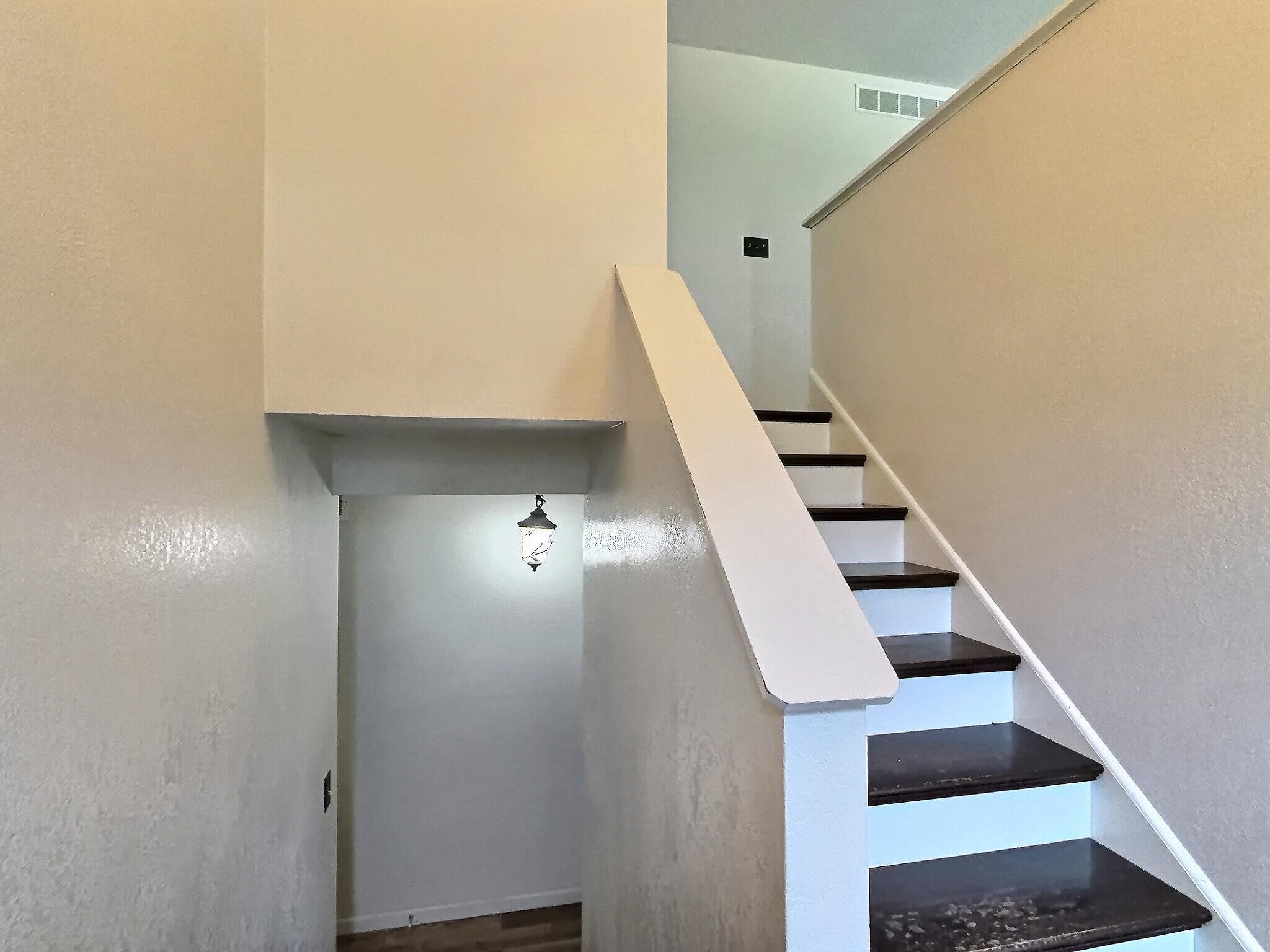 1133 Eastview Ct Property Photo 2