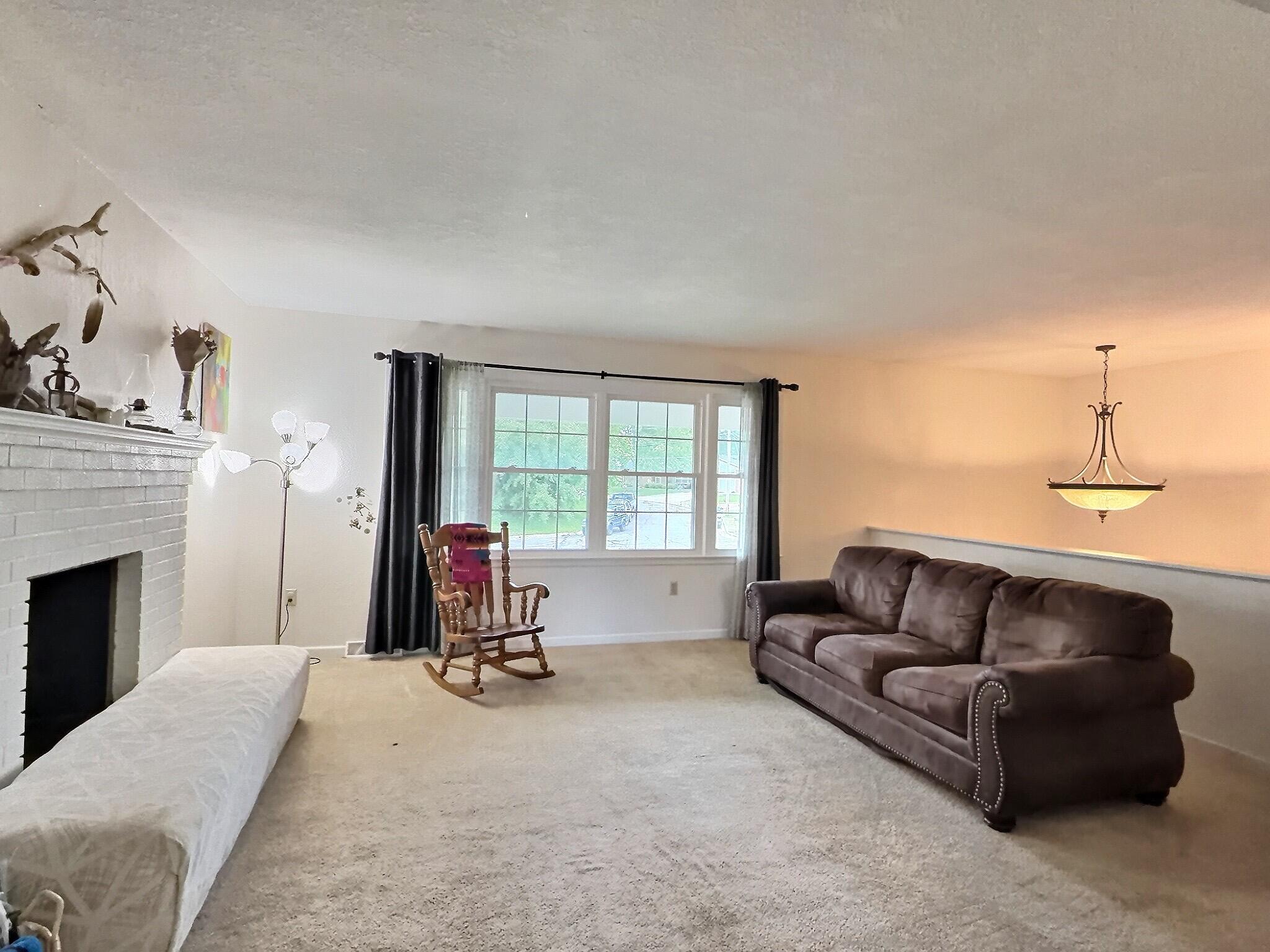 1133 Eastview Ct Property Photo 3