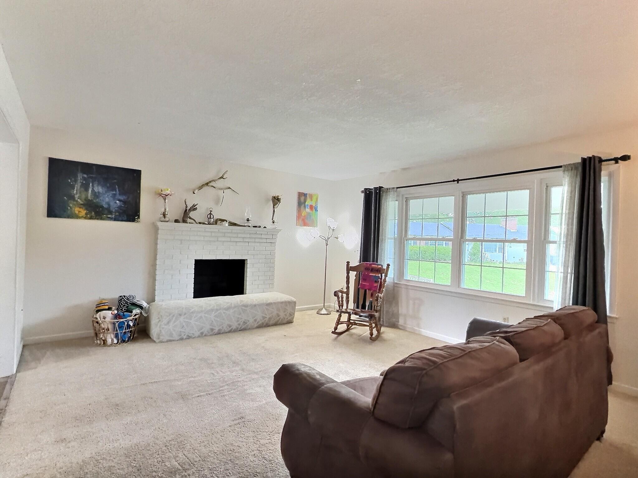 1133 Eastview Ct Property Photo 4