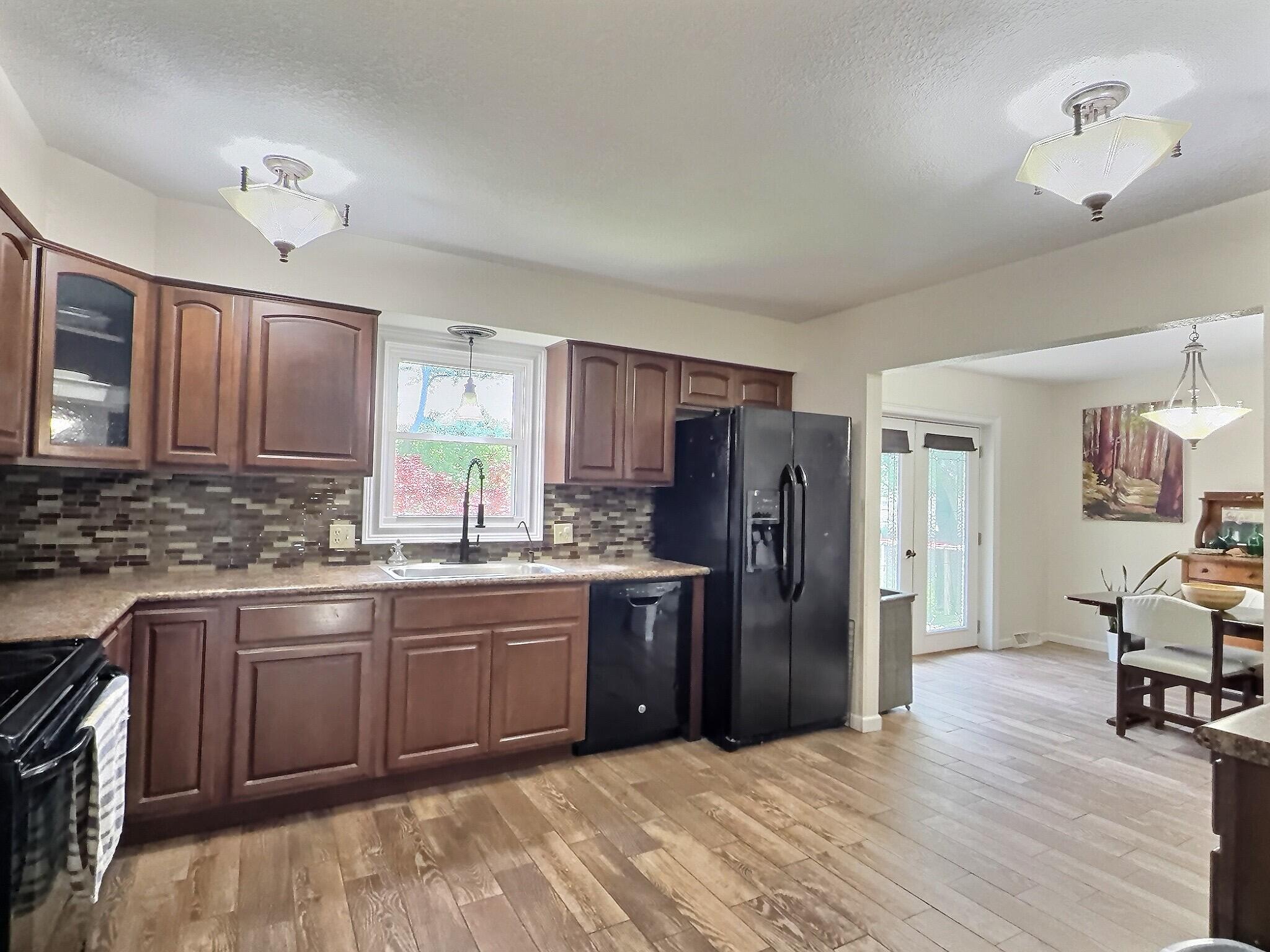 1133 Eastview Ct Property Photo 6