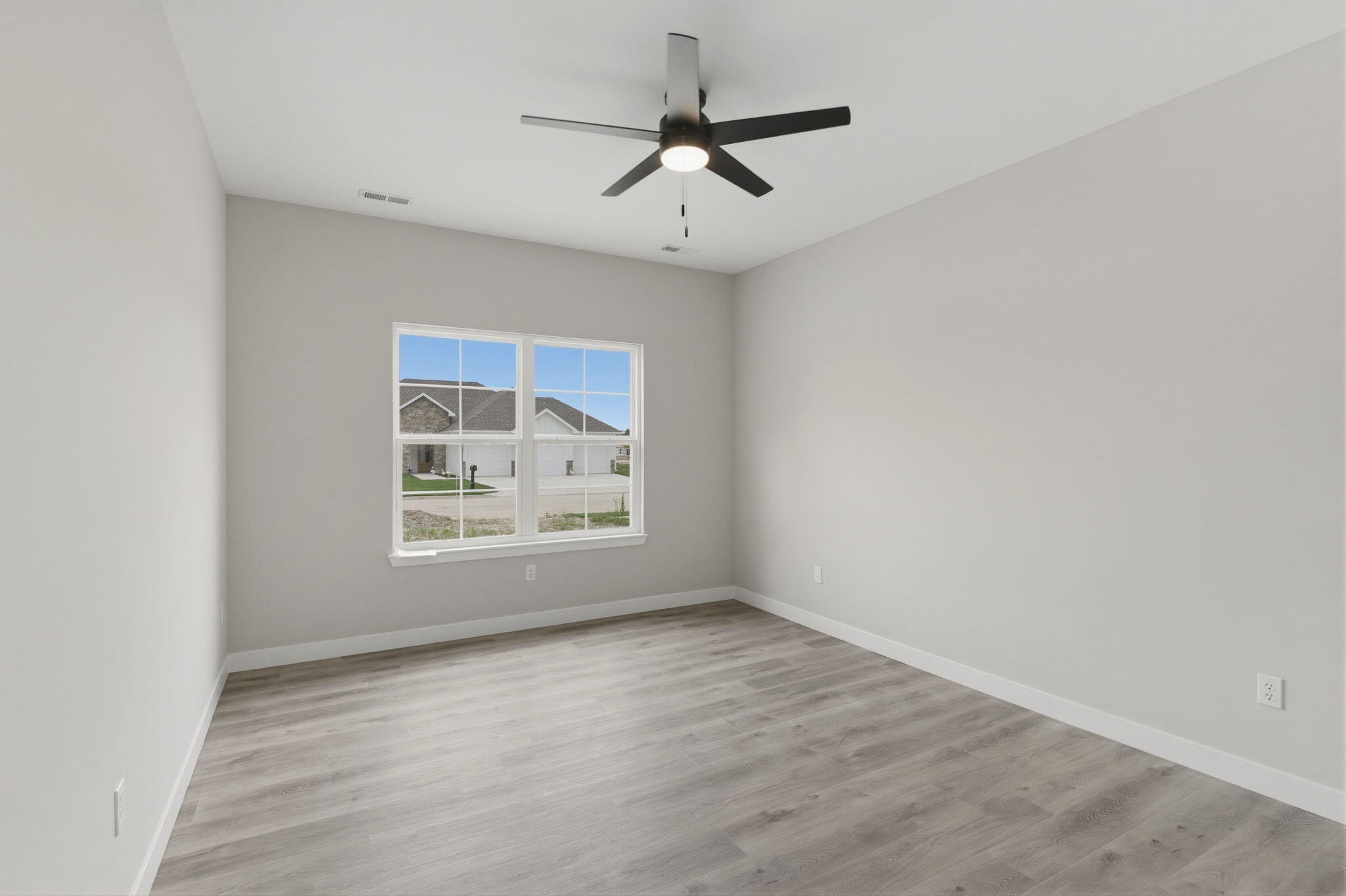 15255 Amendment Rd Property Photo 19