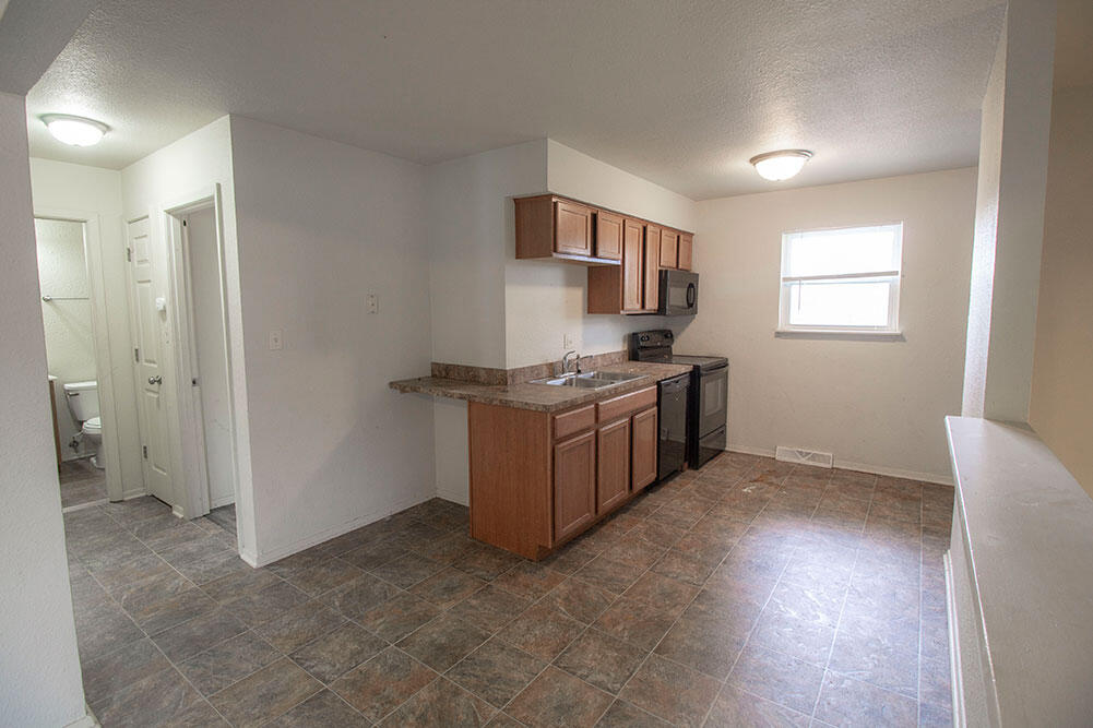 215 N West Blvd Property Photo 7