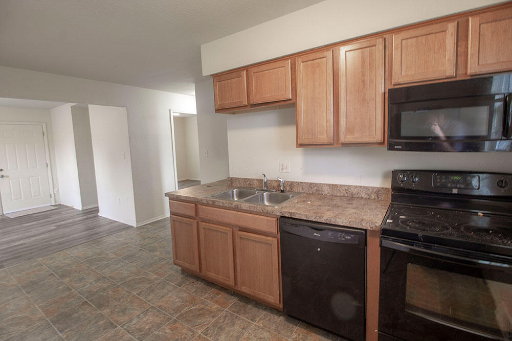 215 N West Blvd Property Photo 8