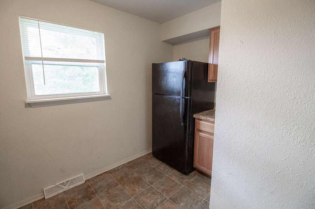 215 N West Blvd Property Photo 9