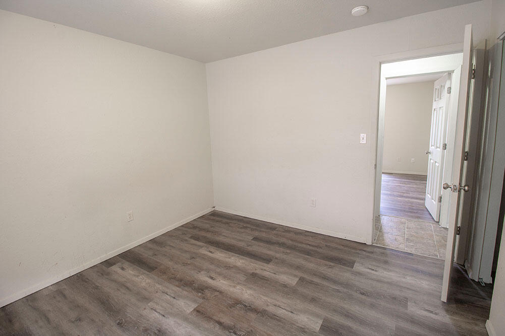 215 N West Blvd Property Photo 11