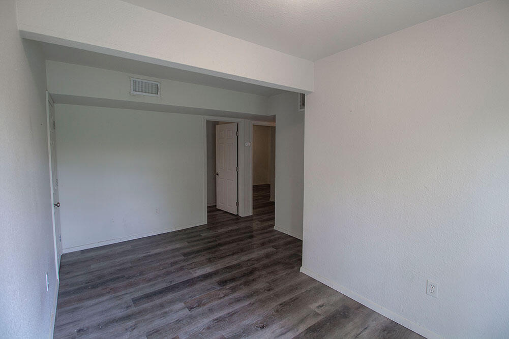 215 N West Blvd Property Photo 18