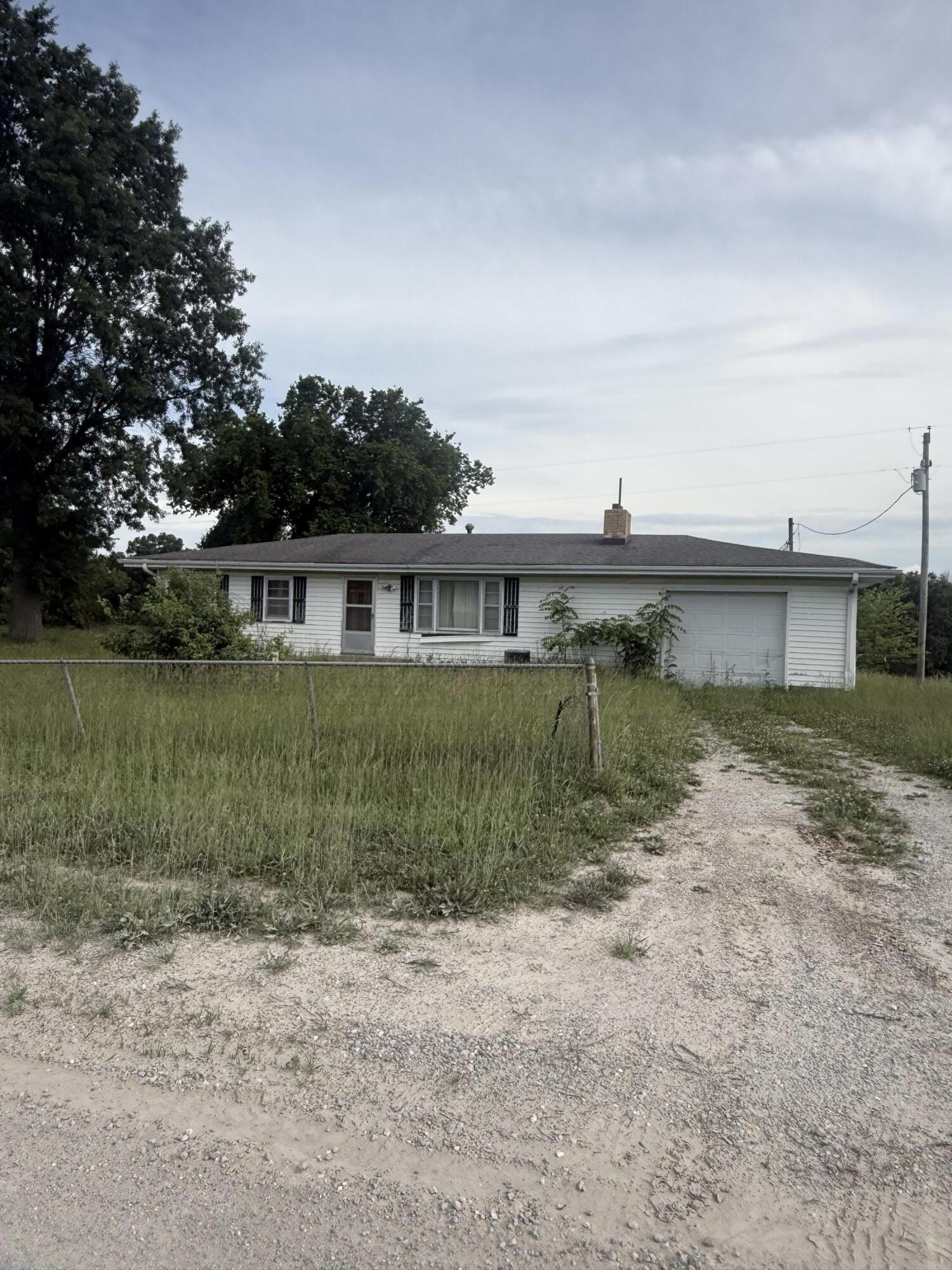 6102 County Road 262 Property Photo 1