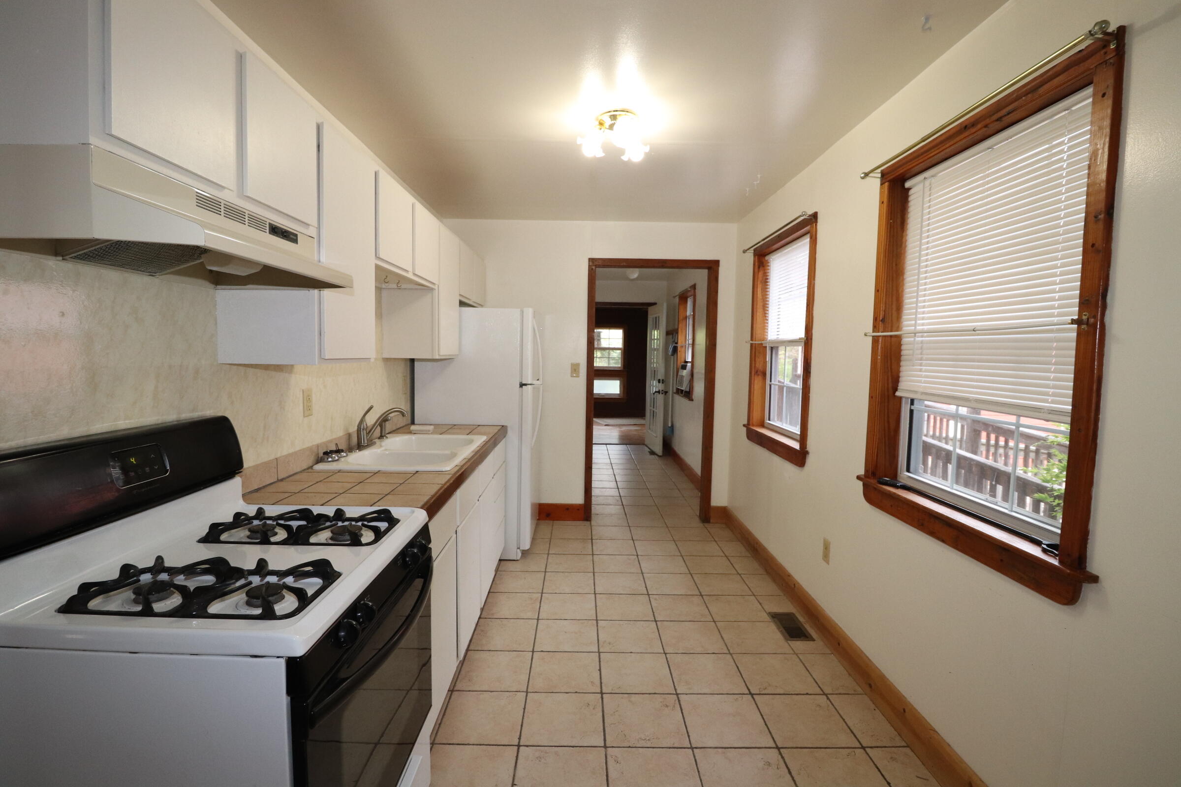 825 High St Property Photo 5
