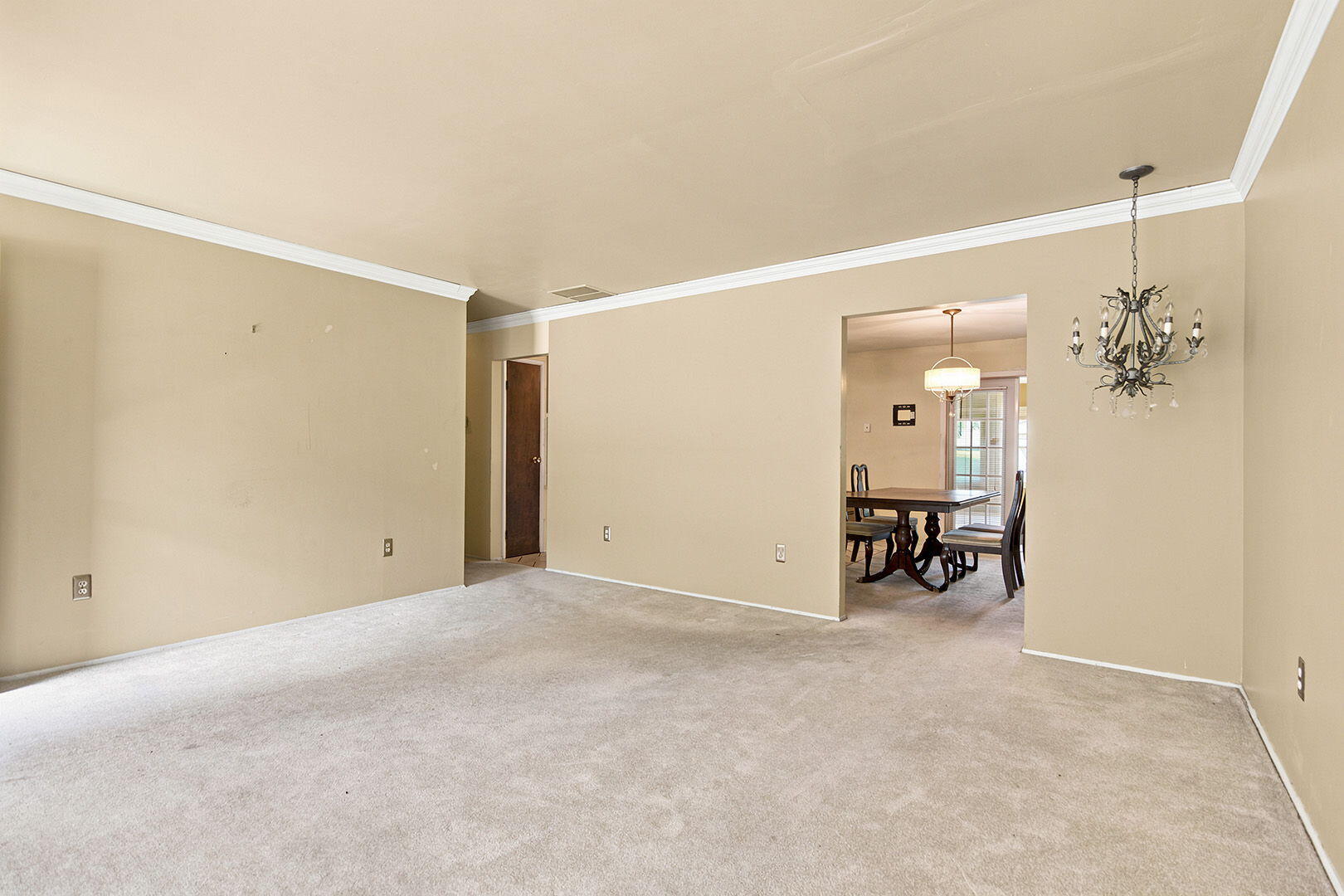 403 E Vine St Property Photo 8