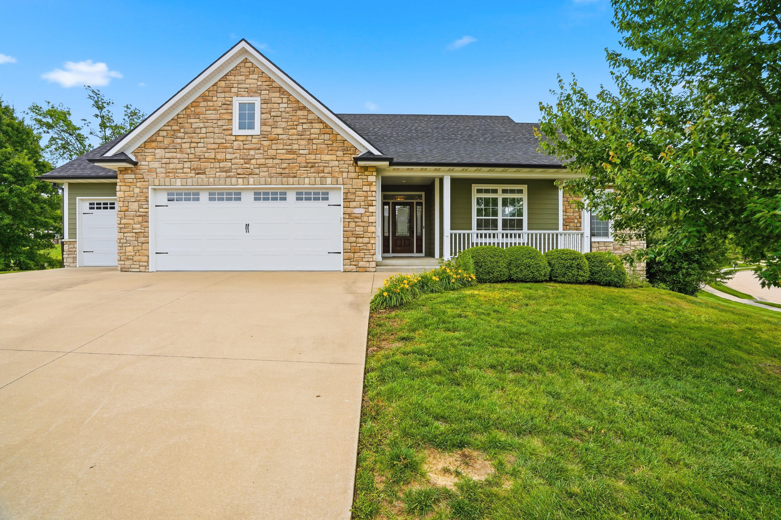 800 CUTTERS CORNER LN Property Photo 1