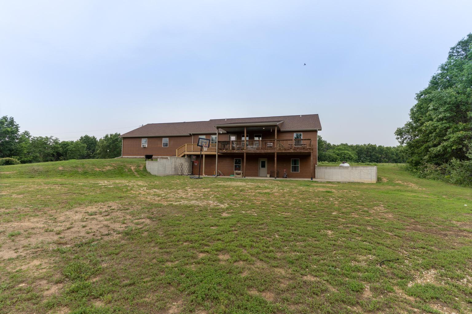 22411 Gaslight Pl Property Photo 3