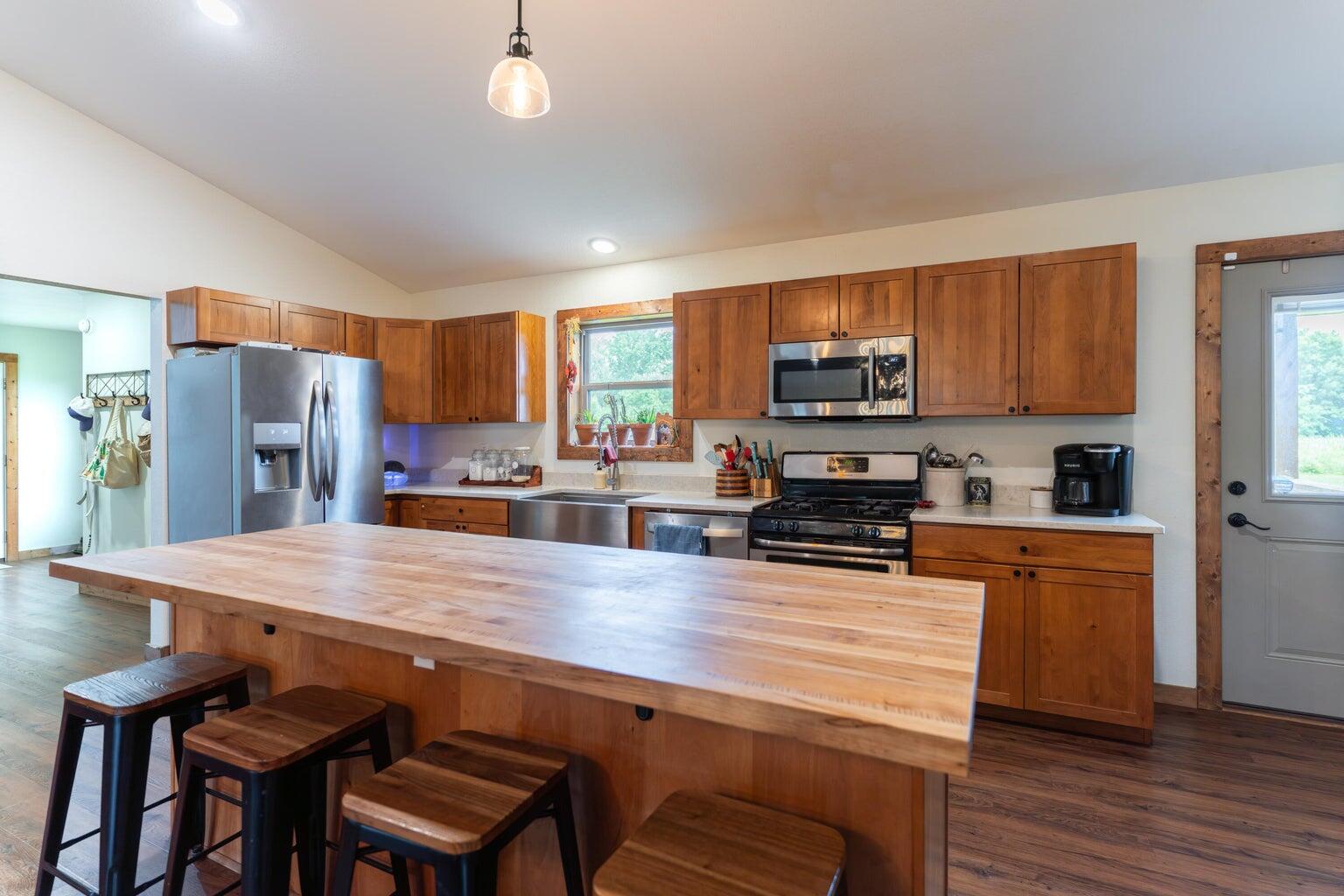 22411 Gaslight Pl Property Photo 8